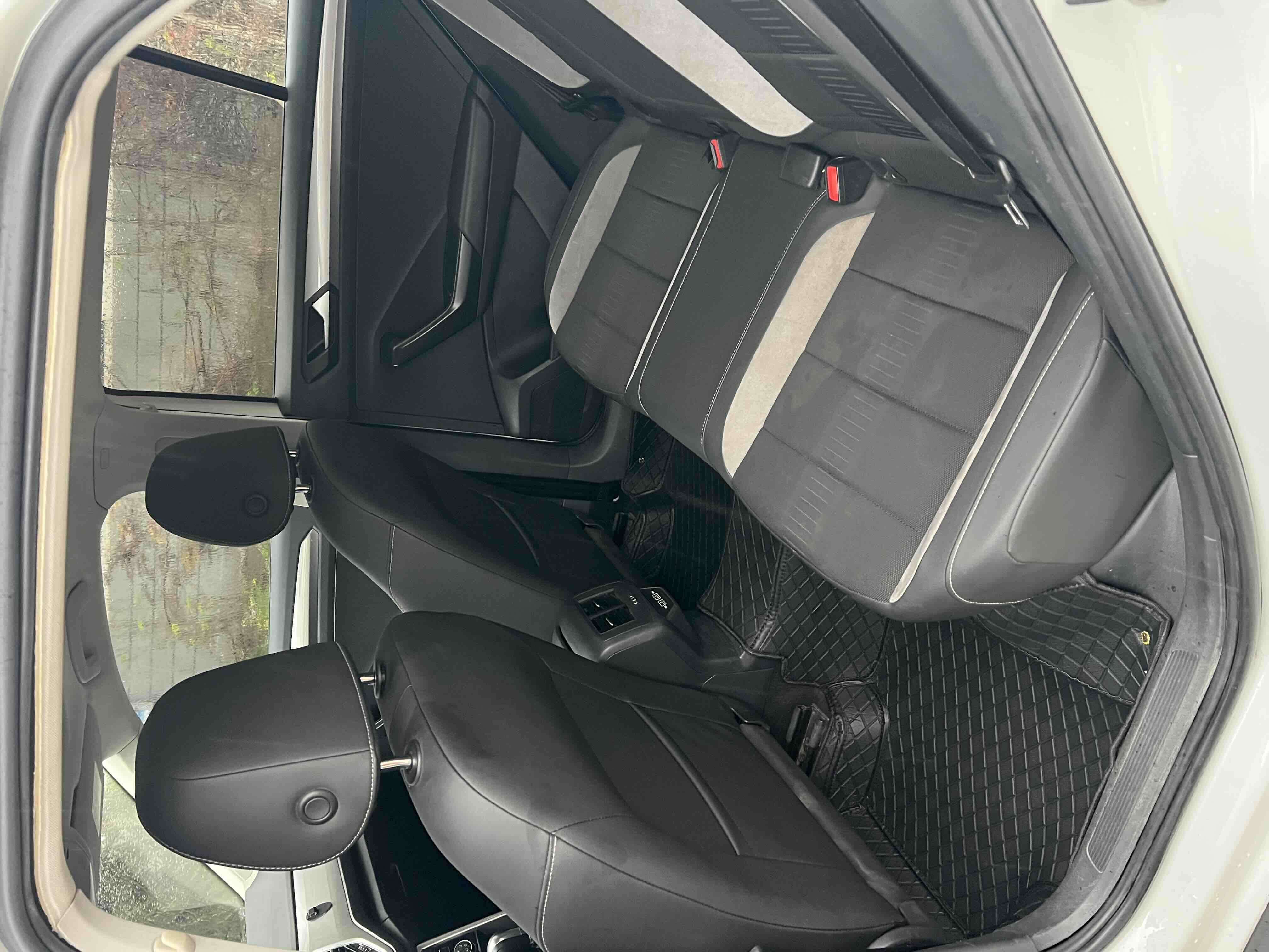Volkswagen T-Roc 2021 car image #8