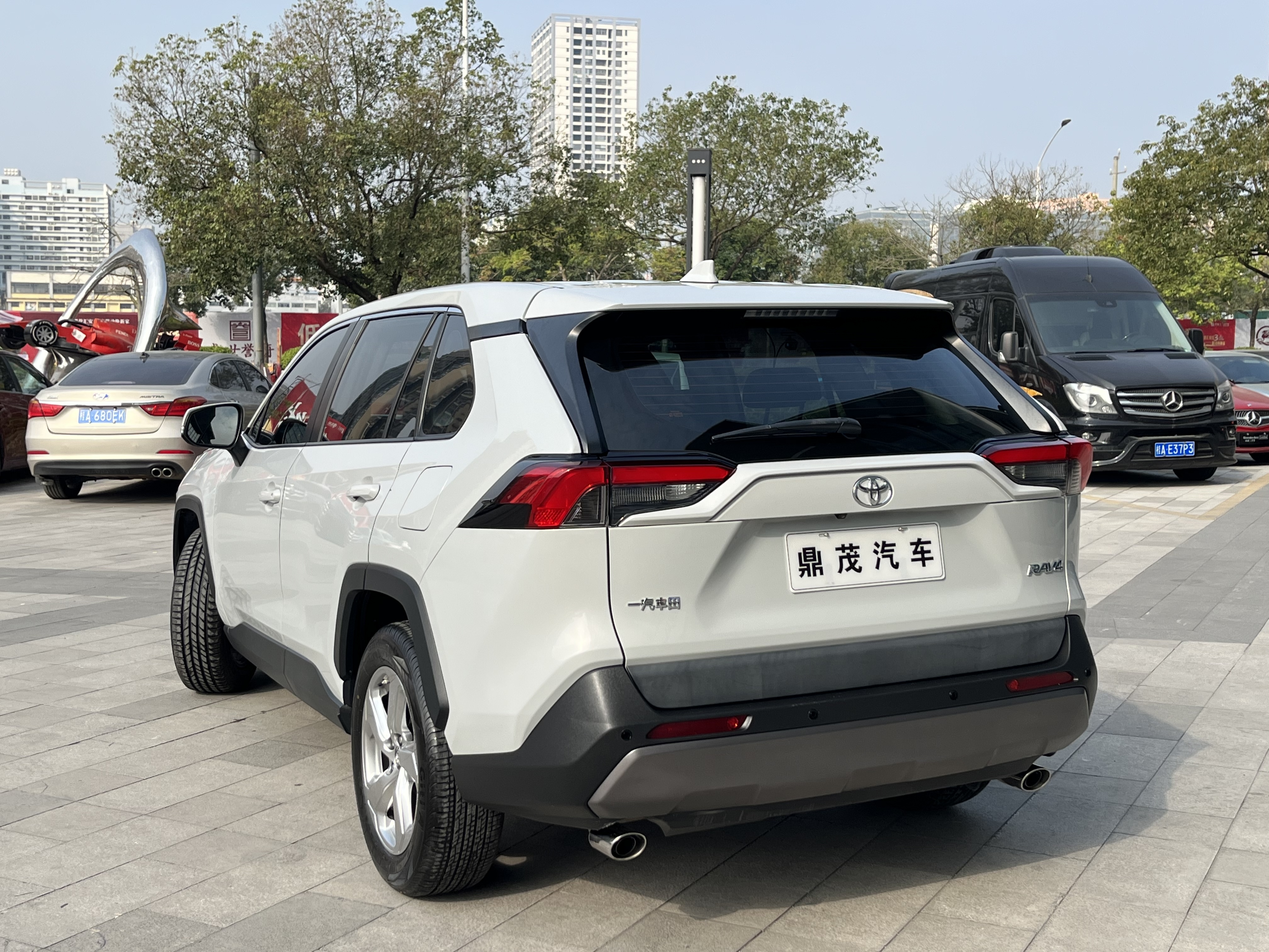 Toyota RAV4 2019 #8 Toyota RAV4 2019 car image #8