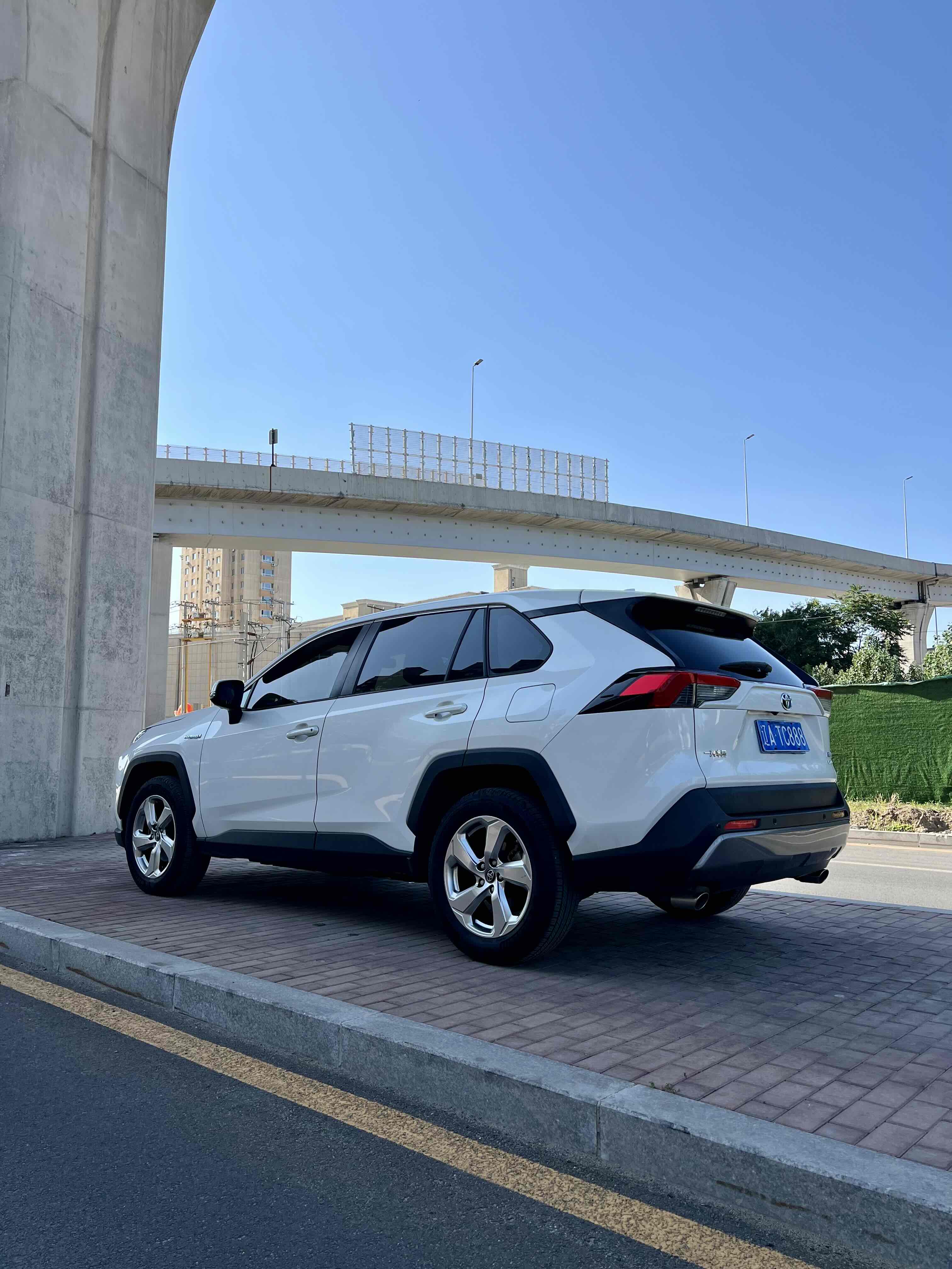 Toyota RAV4 2020 car image #8