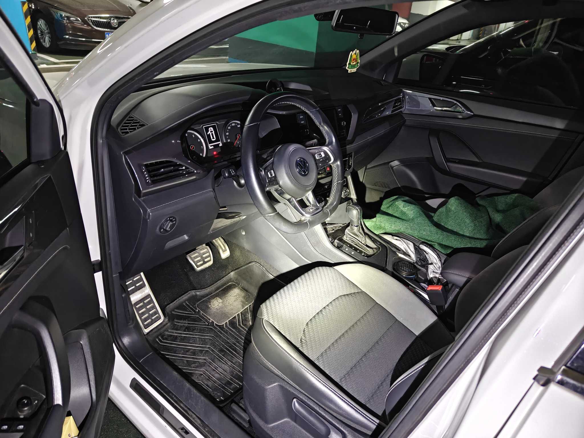 Volkswagen Tharu 2019 immagine di auto #8