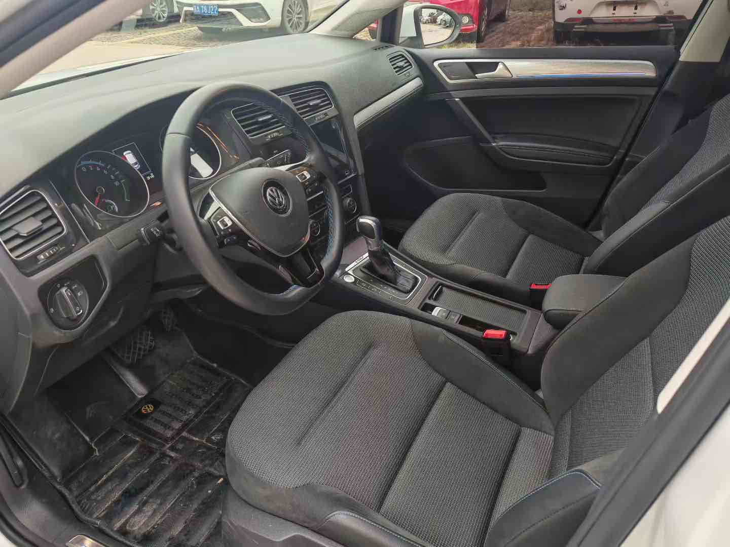 Volkswagen Golf Pure Electric 2020 car image #8