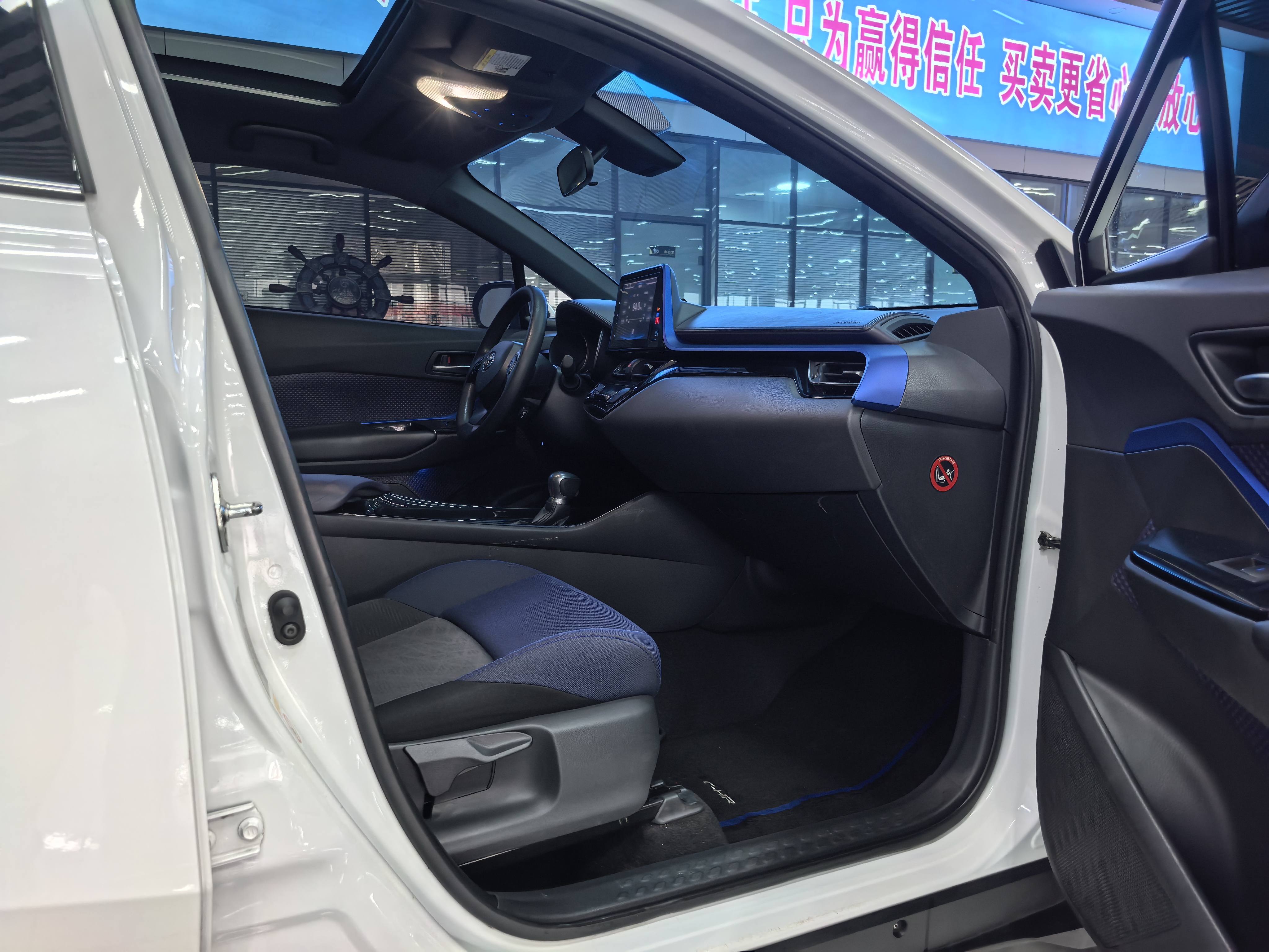 Toyota C-HR 2019 #8 Toyota C-HR 2019 imagen de coche #8