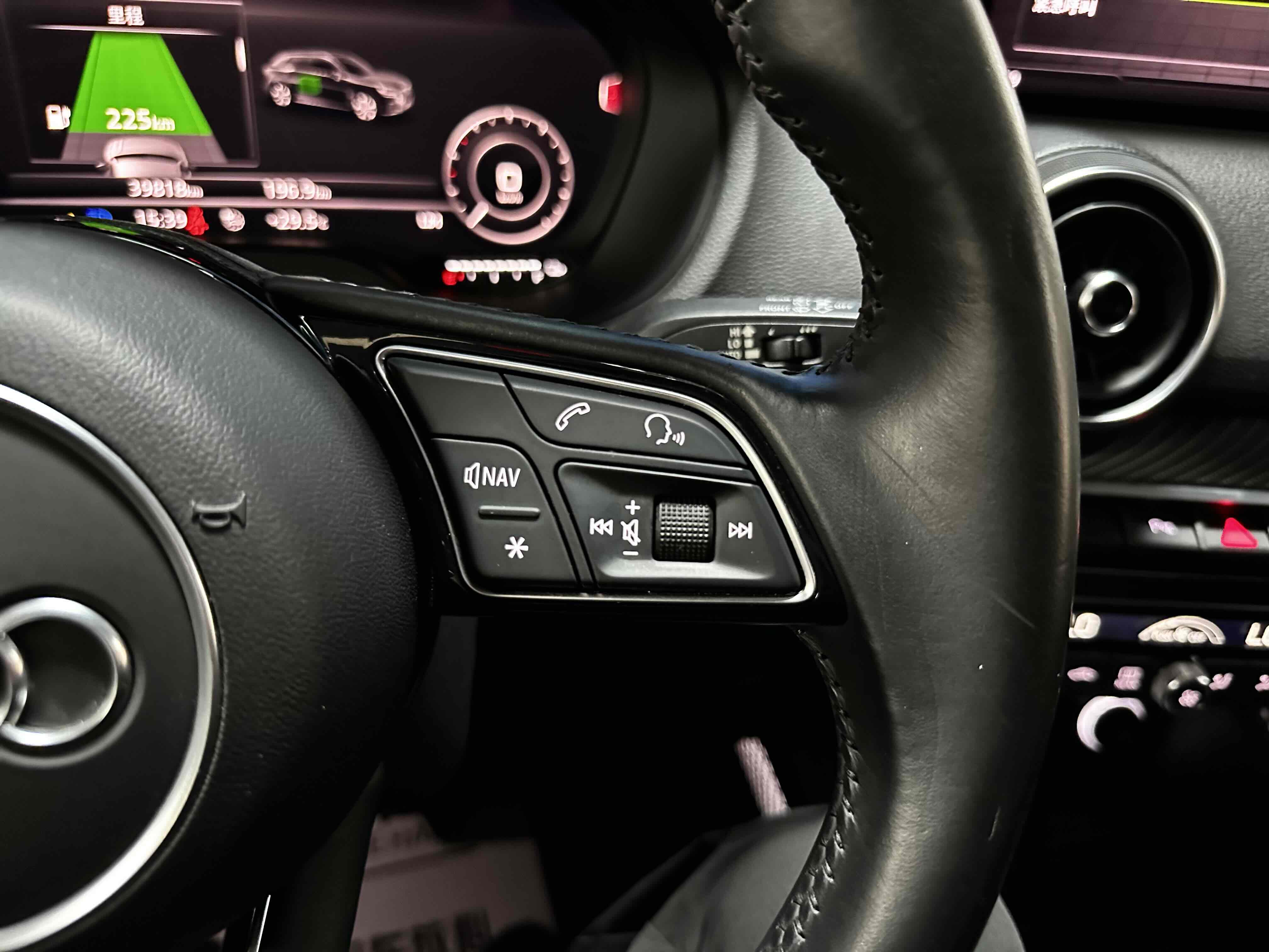 Audi Q2L e-tron 2021 car image #8