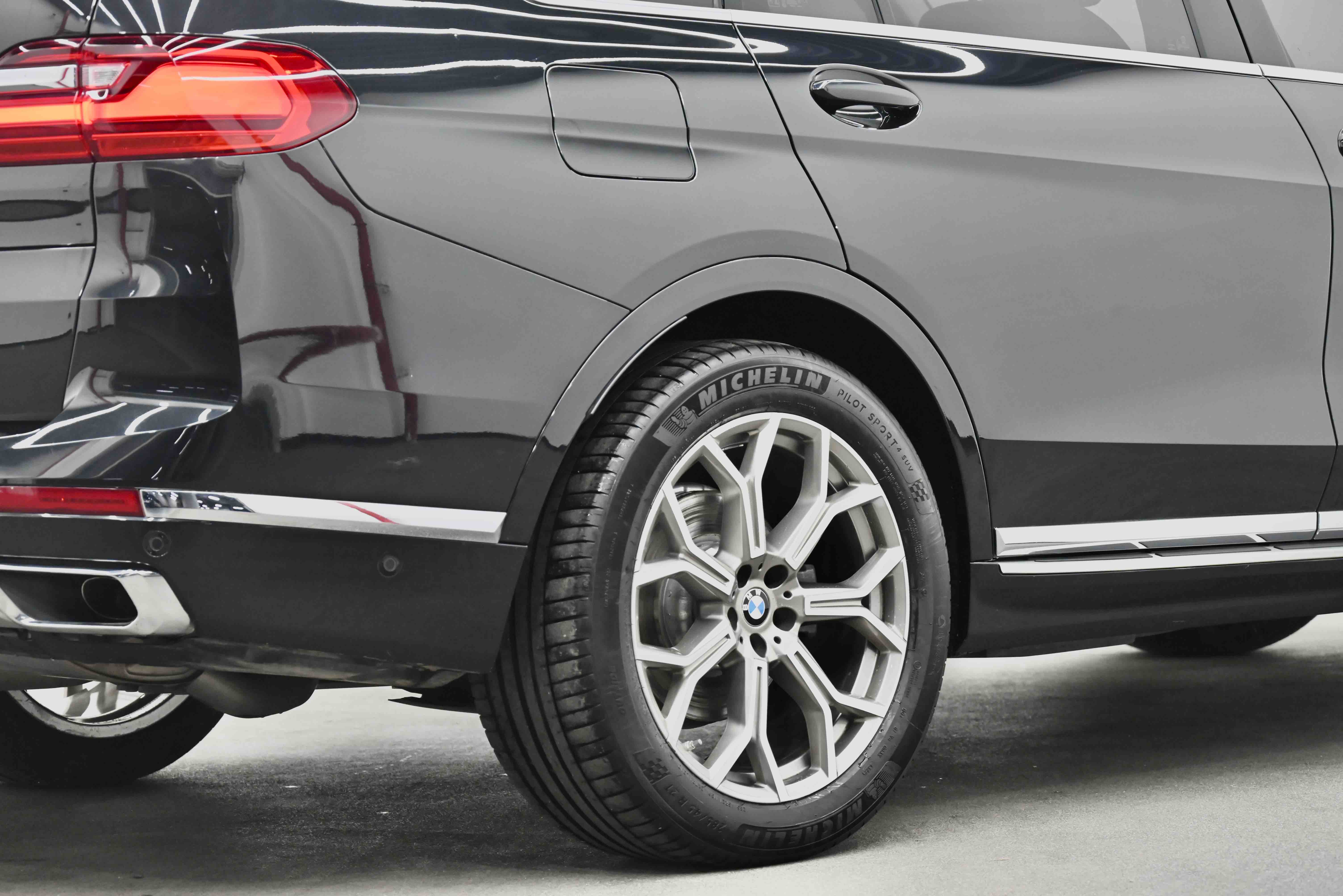 BMW X7 2020 #8 BMW X7 2020 car image #8