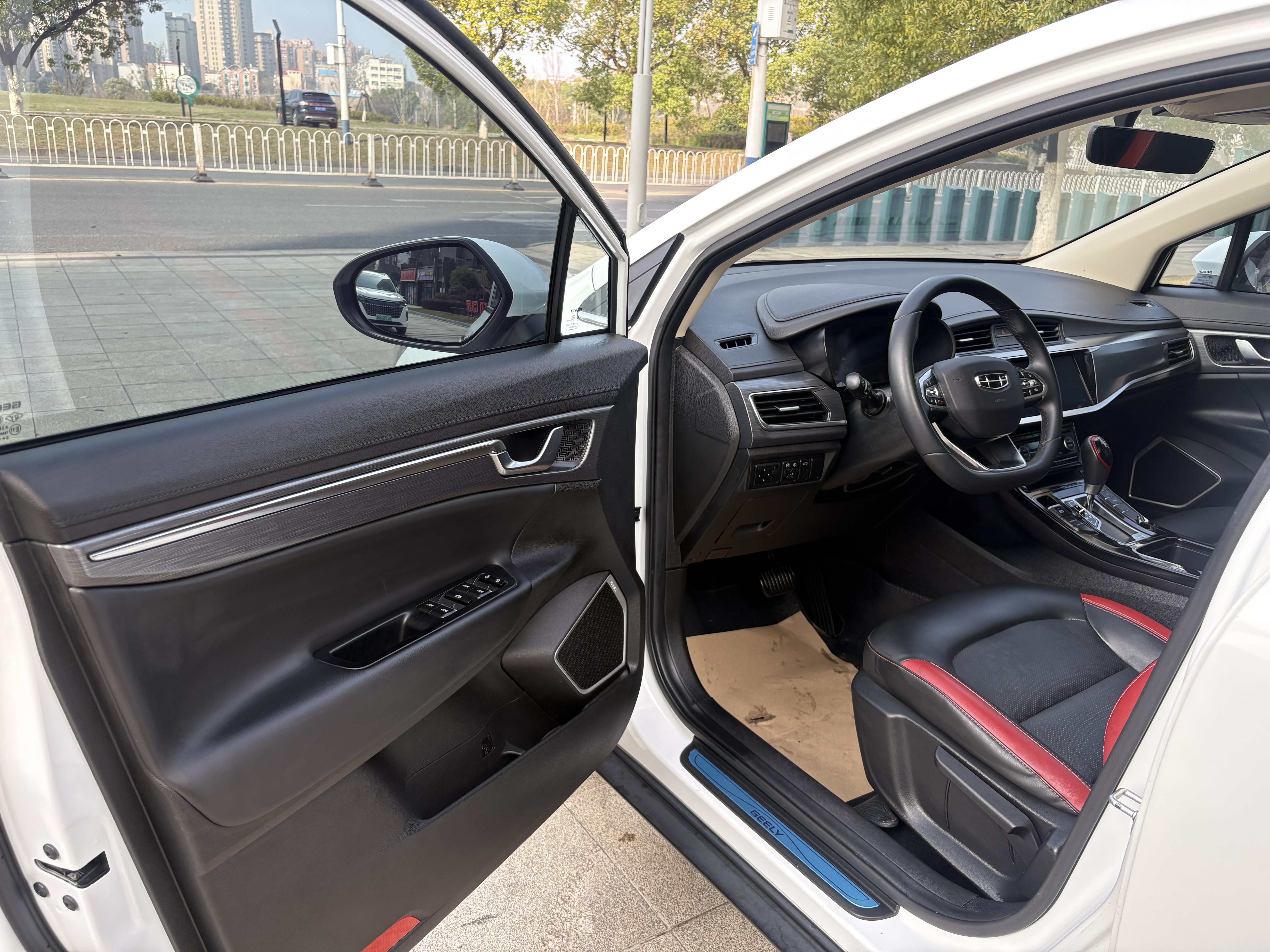 Emgrand GS 2021 car image #8