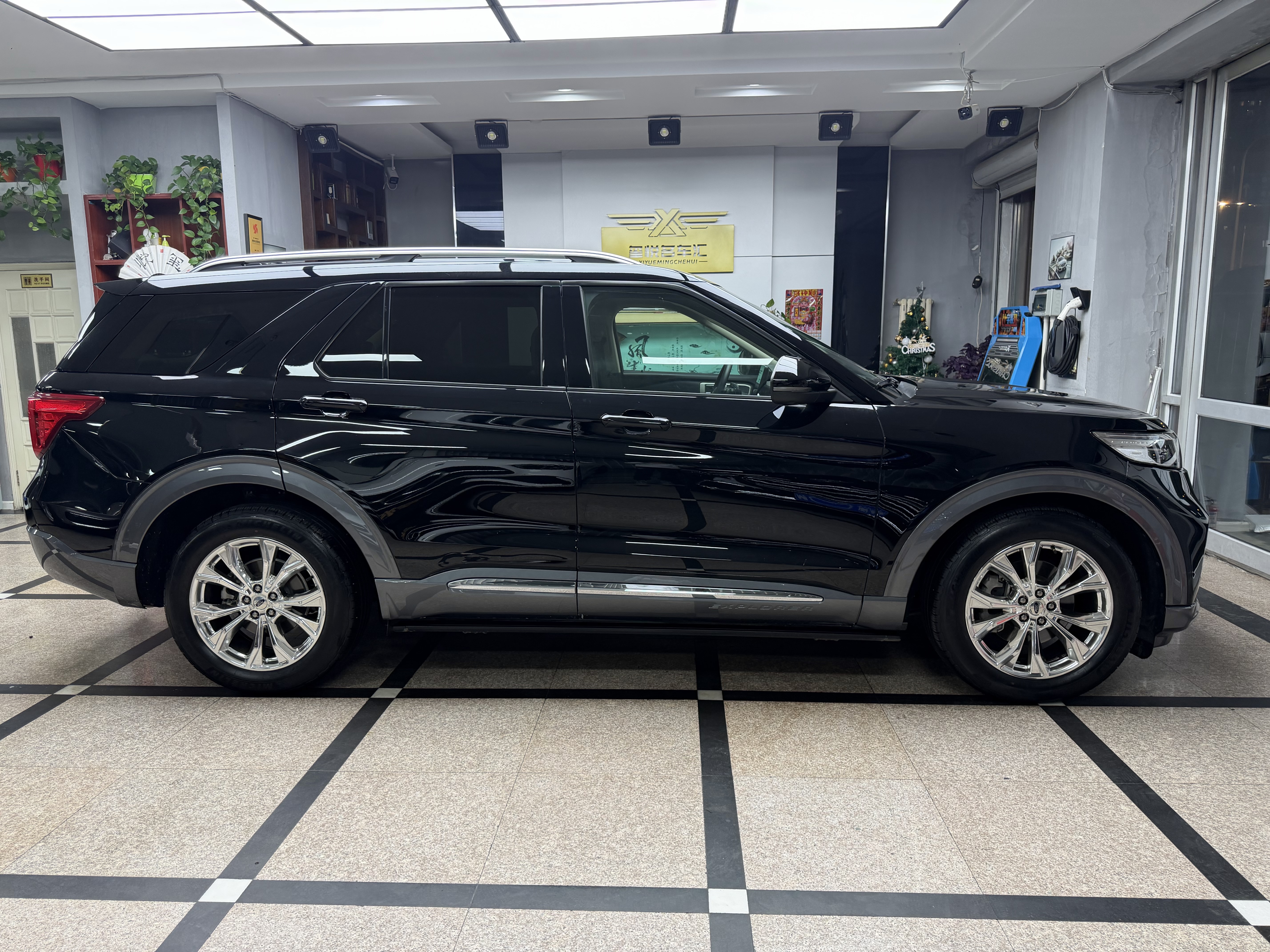 Ford Explorer 2022 car image #8