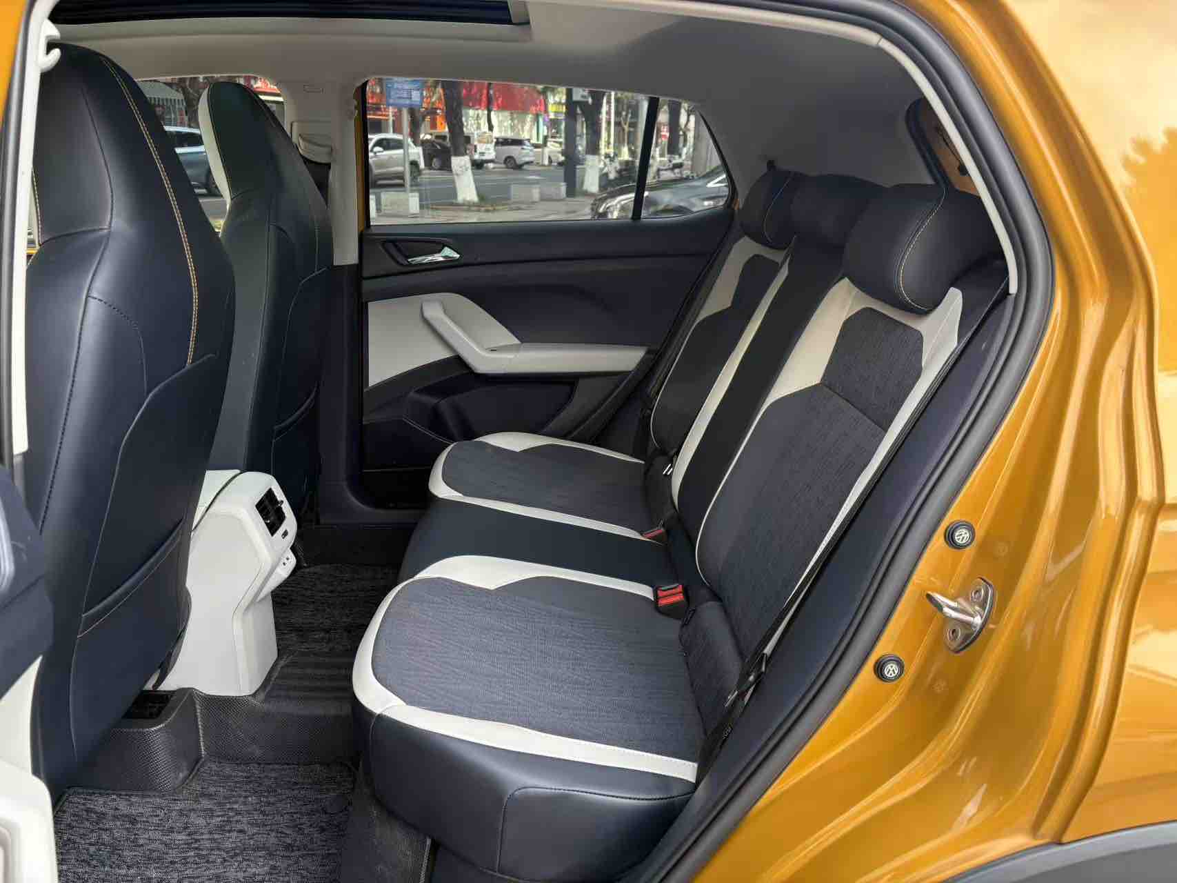 Volkswagen T-Cross 2019 #8 Volkswagen T-Cross 2019 car image #8