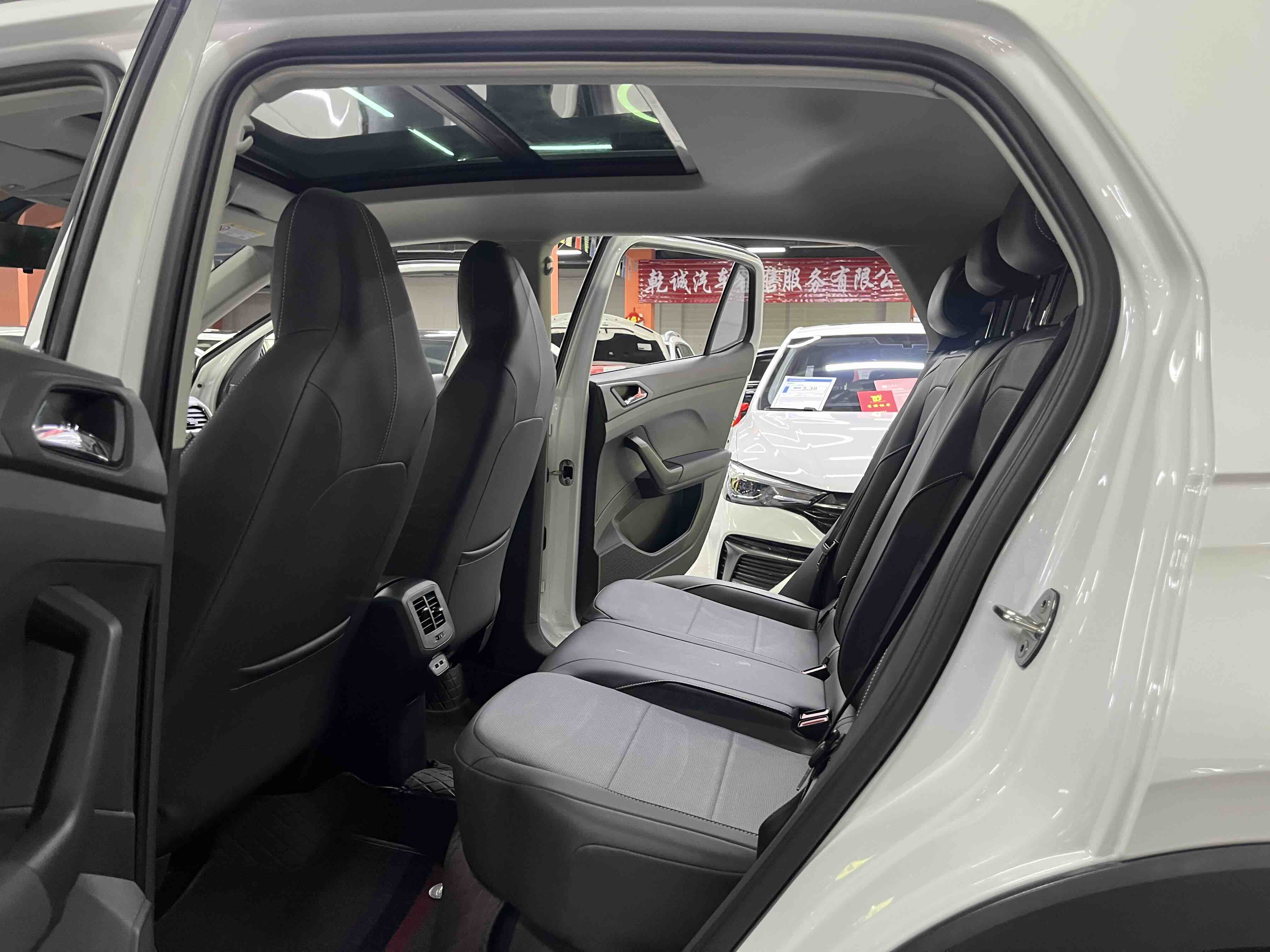Volkswagen T-Cross 2020 #8 Volkswagen T-Cross 2020 car image #8