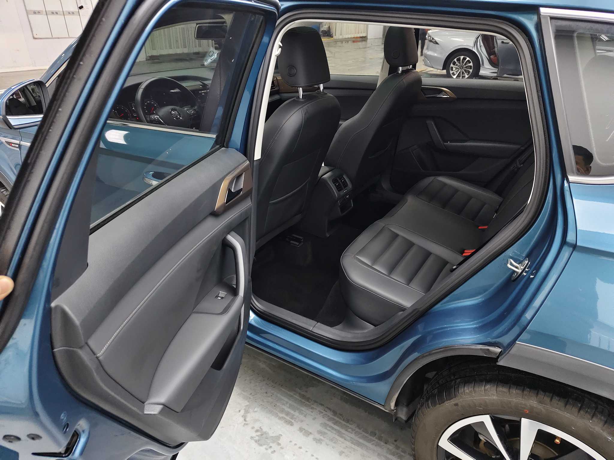 Volkswagen Tharu 2020 car image #8