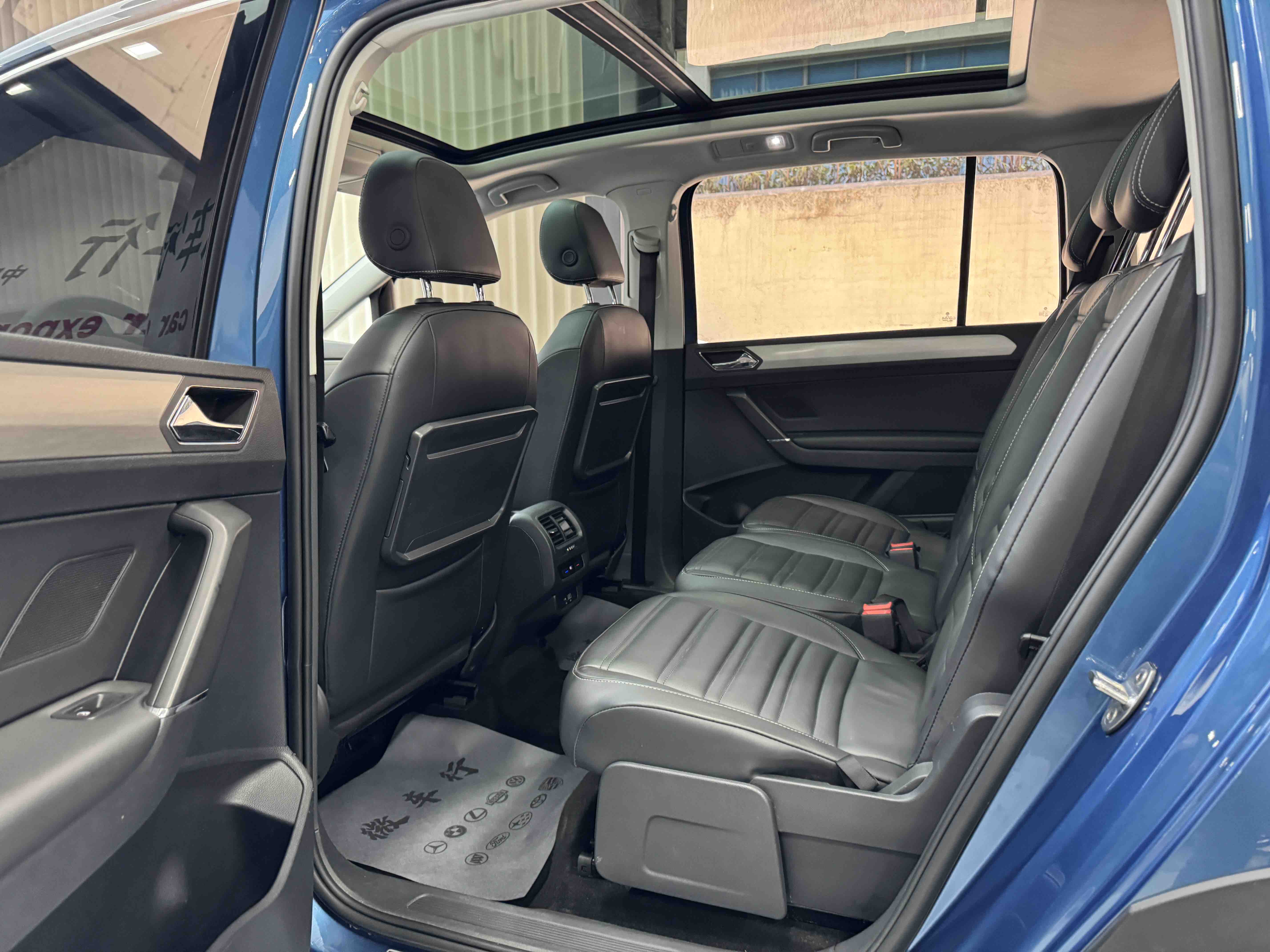 Volkswagen Touran 2021 car image #8