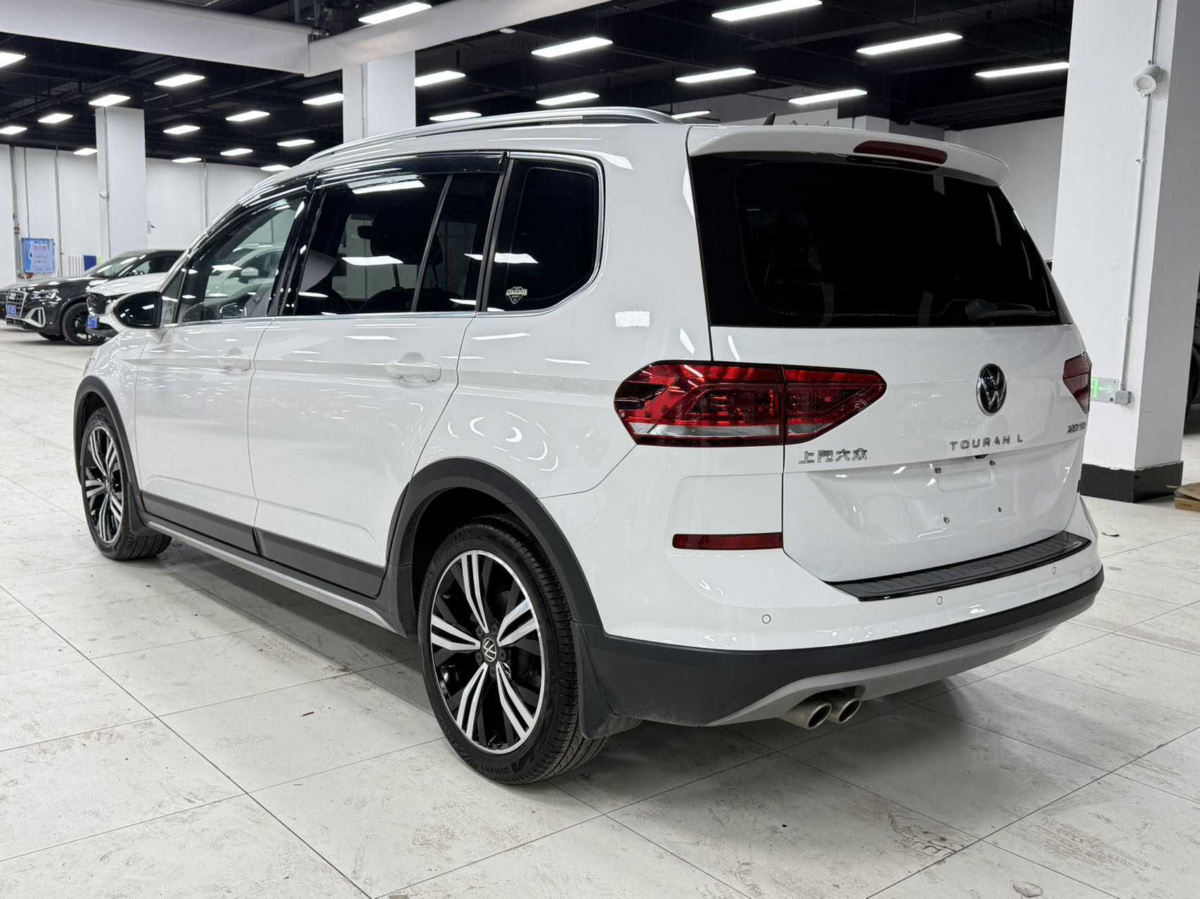 Volkswagen Touran 2022 car image #8