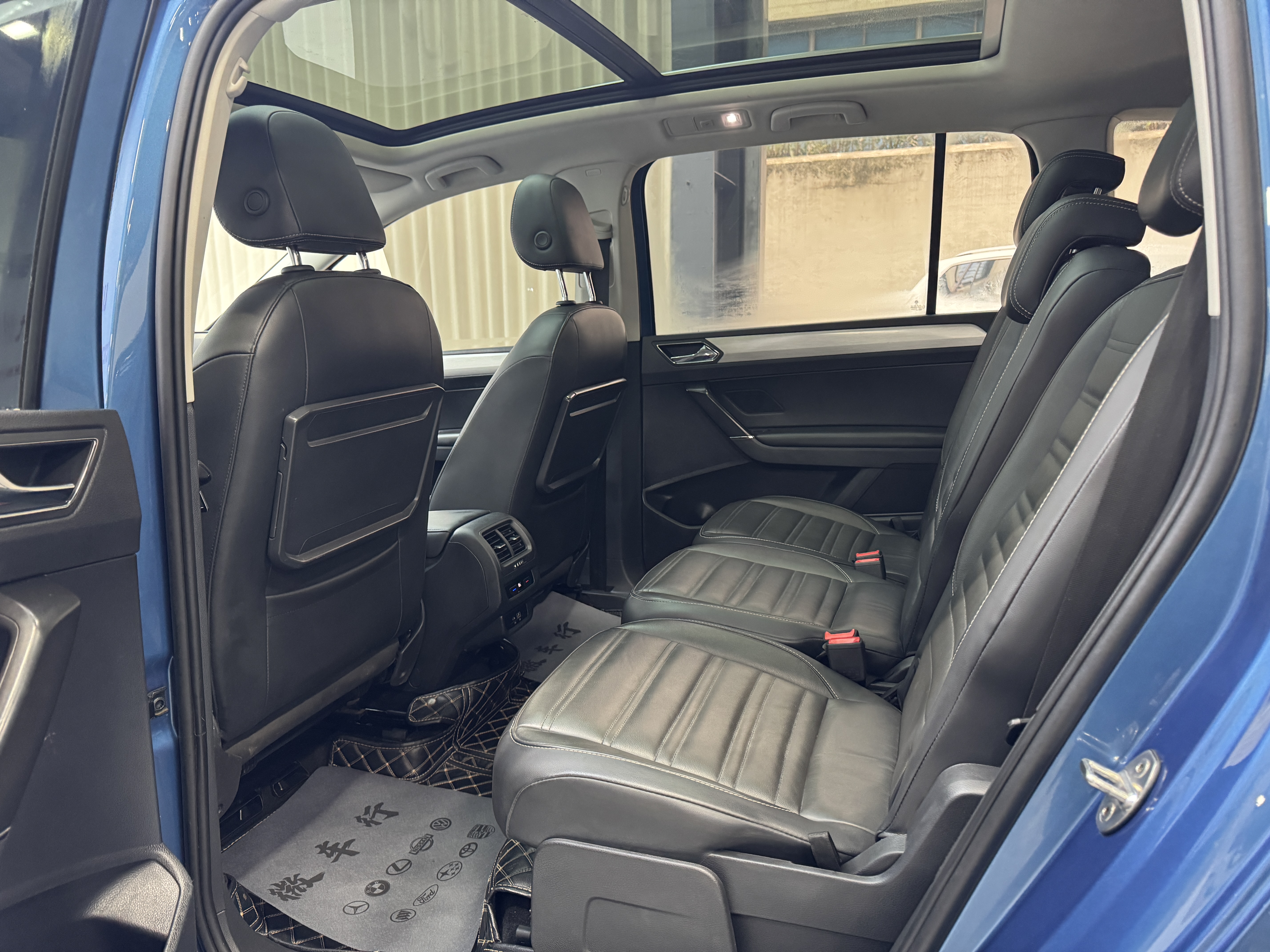 Volkswagen Touran 2021 car image #8