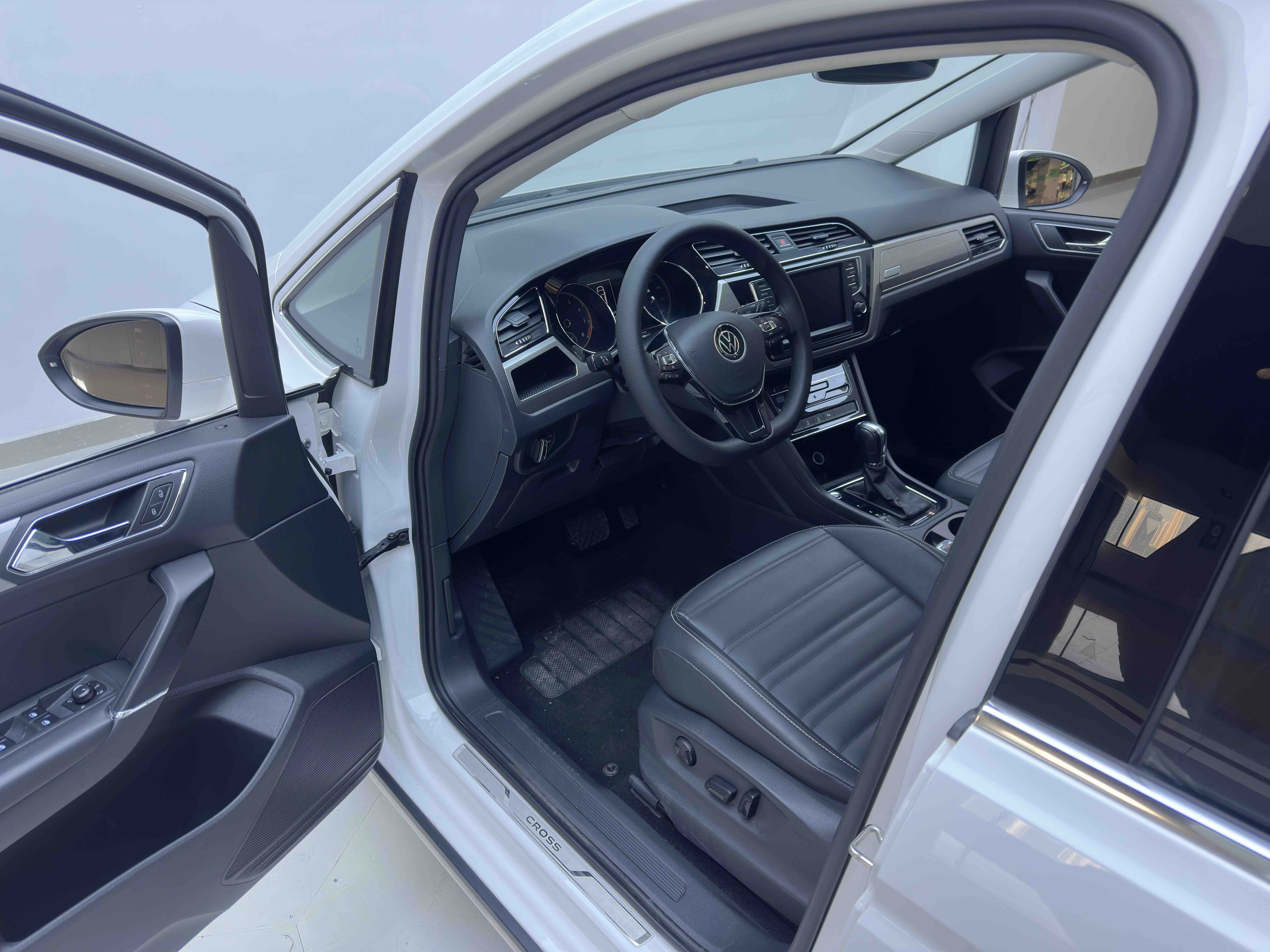 Volkswagen Touran 2022 #8 Volkswagen Touran 2022 car image #8