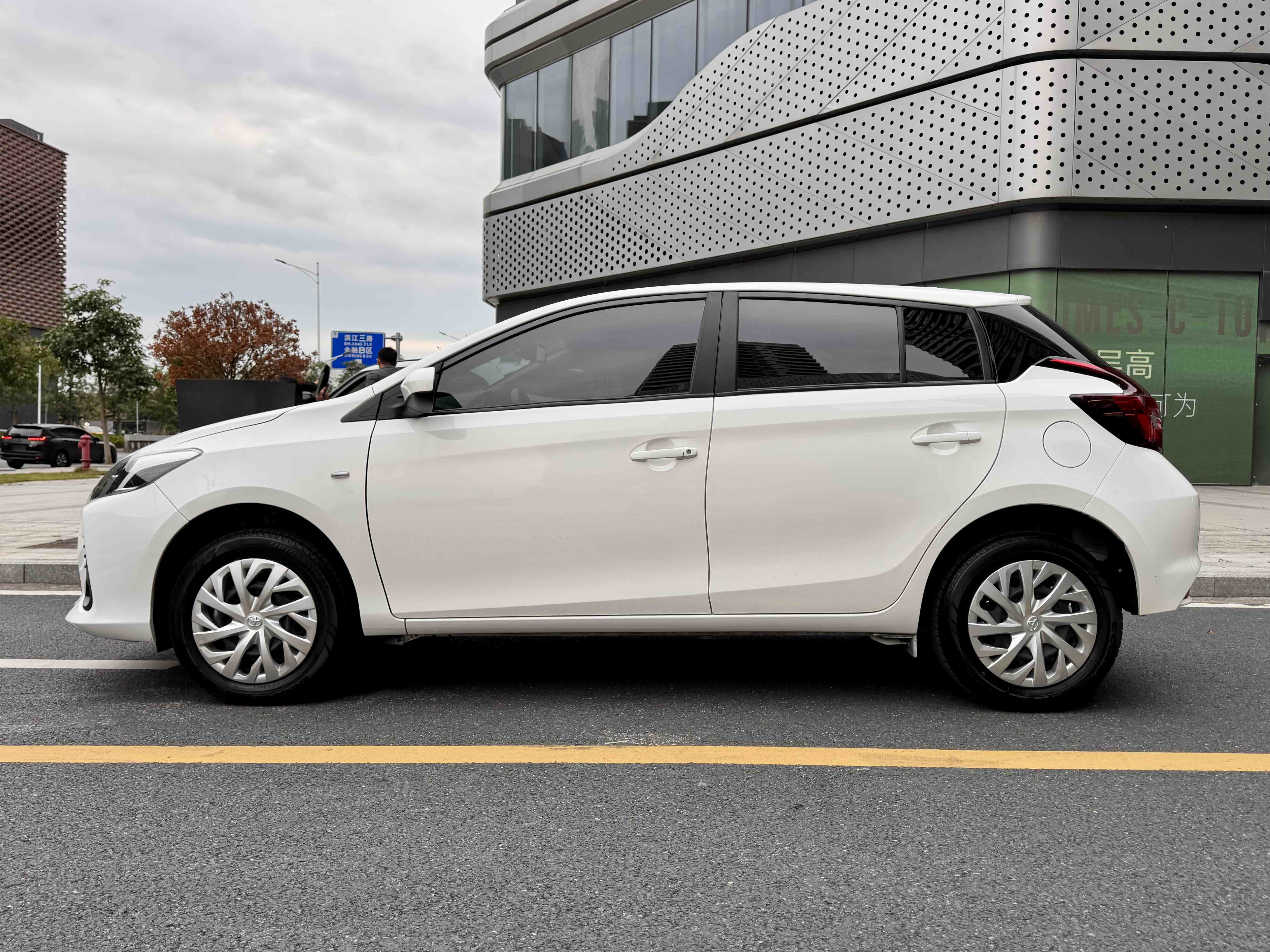 Toyota Vios FS 2023 immagine di auto #8