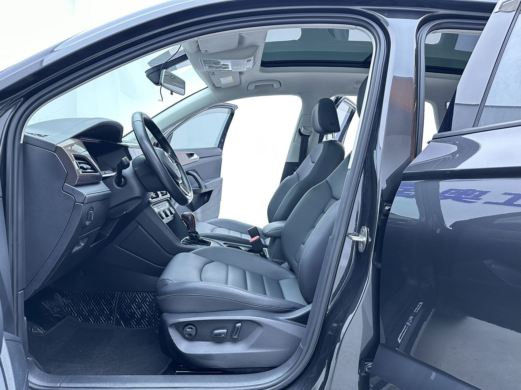 Volkswagen Tharu 2022 car image #8