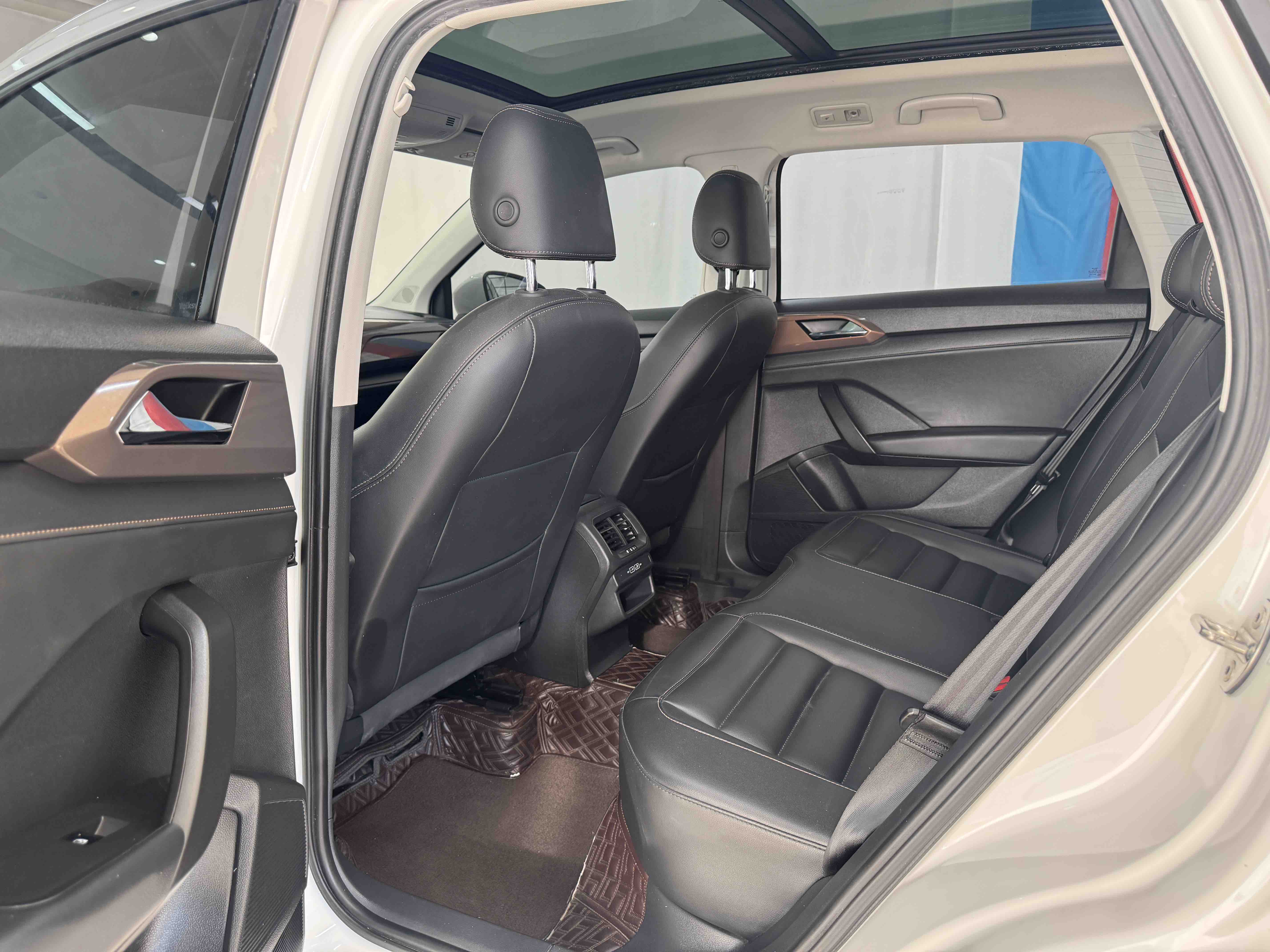 Volkswagen Tharu 2021 car image #8