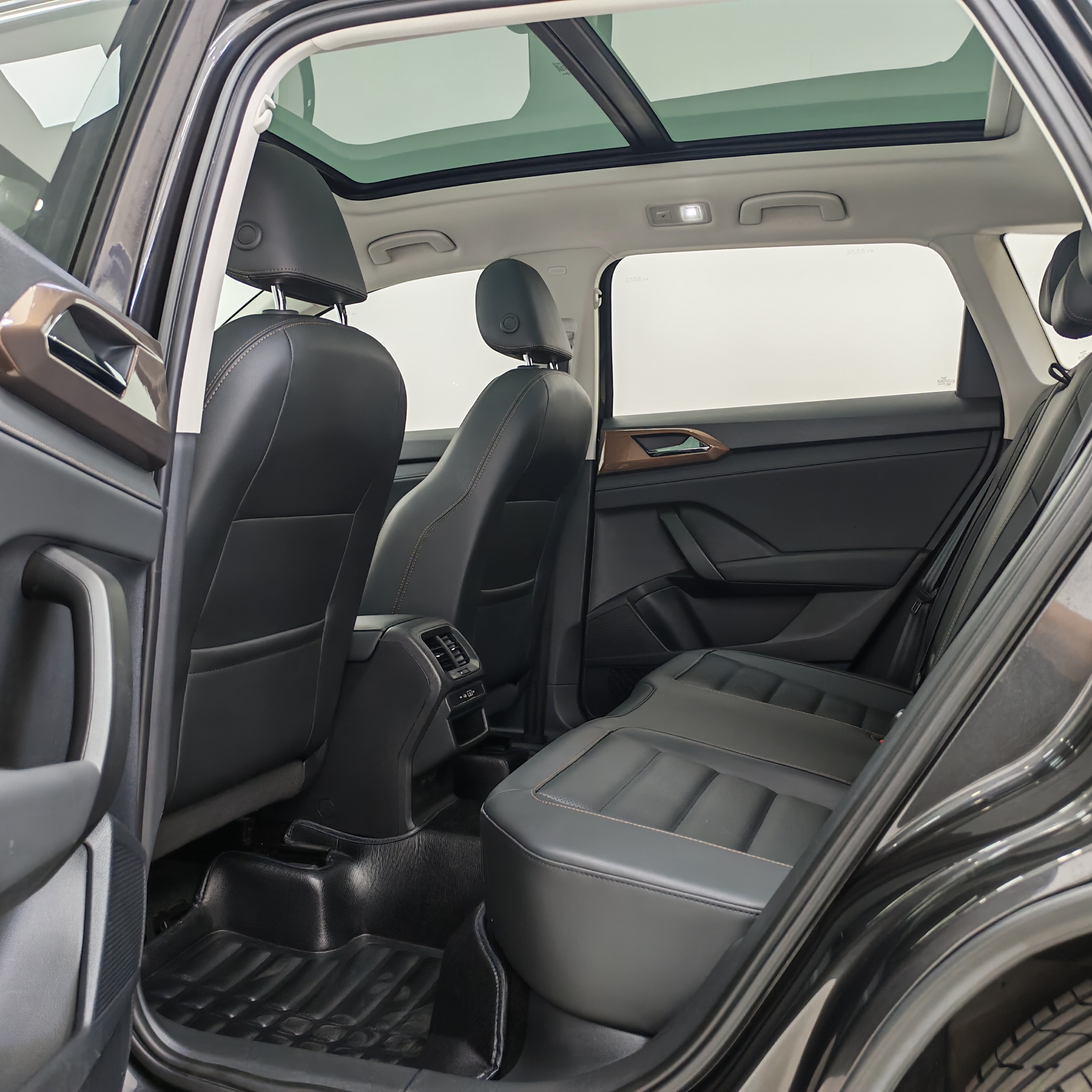 Volkswagen Tharu 2022 car image #8