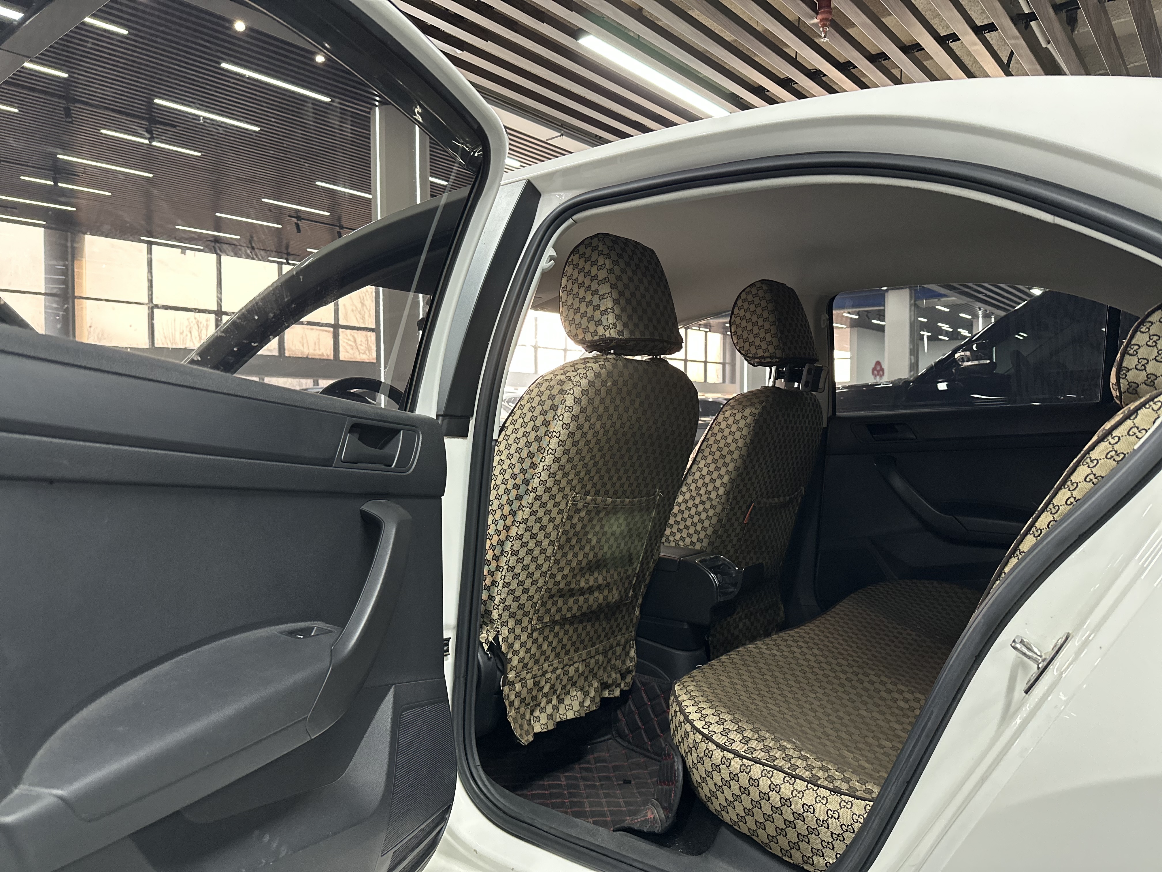 Santana 2022 car image #8