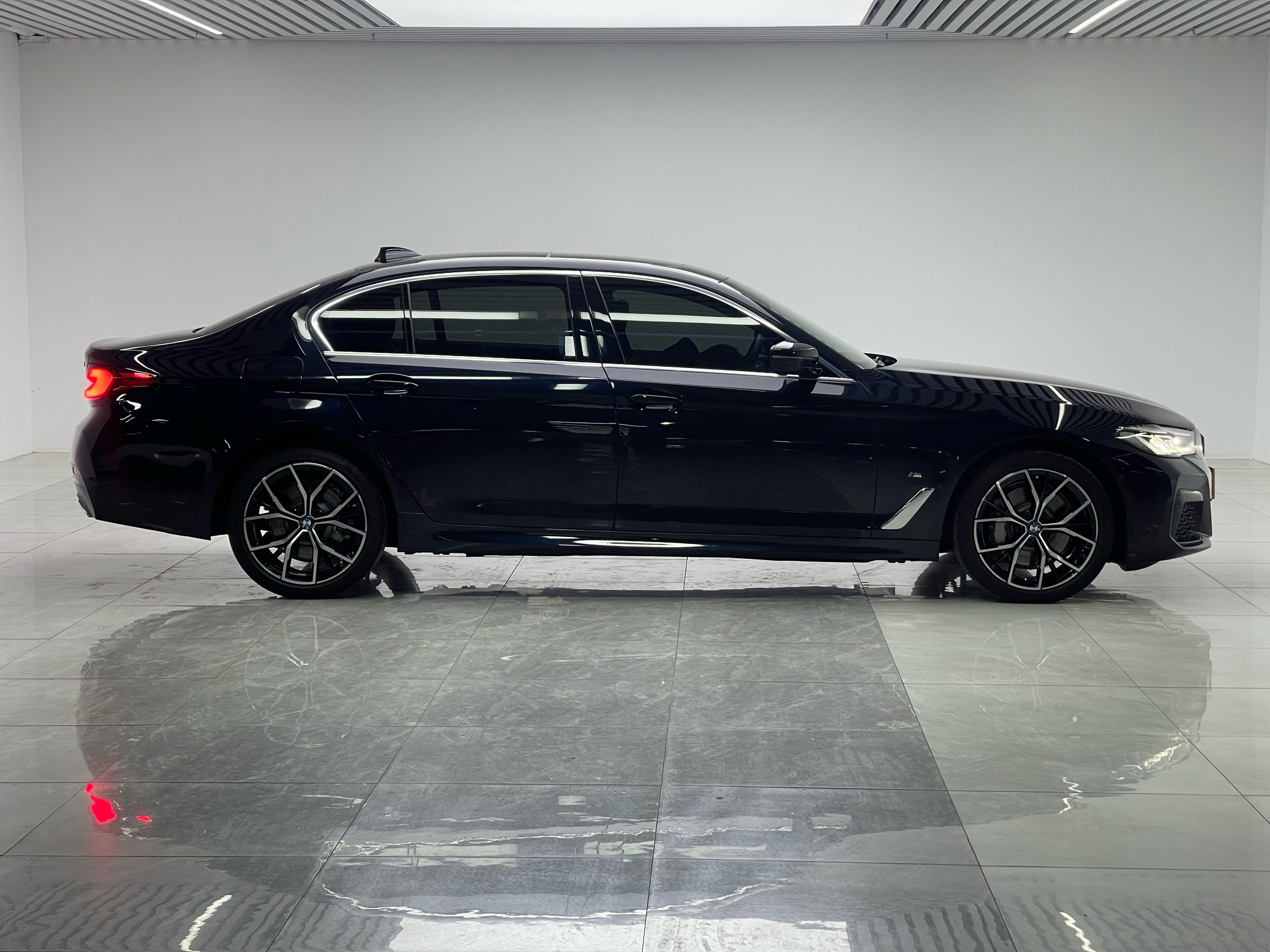 BMW 5 Series 2021 #8 BMW 5 Series 2021 car image #8