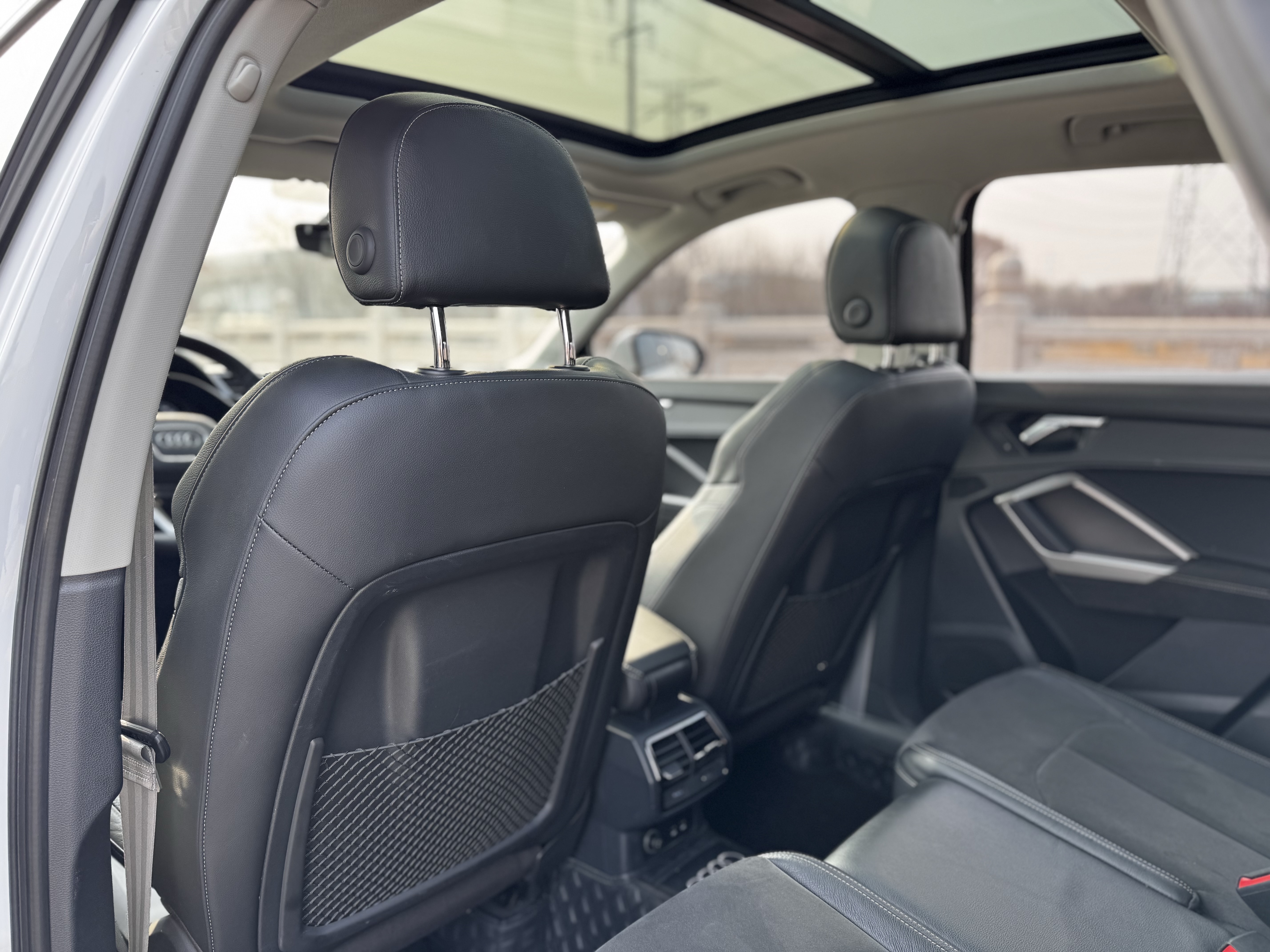 Audi Q3 2021 car image #8