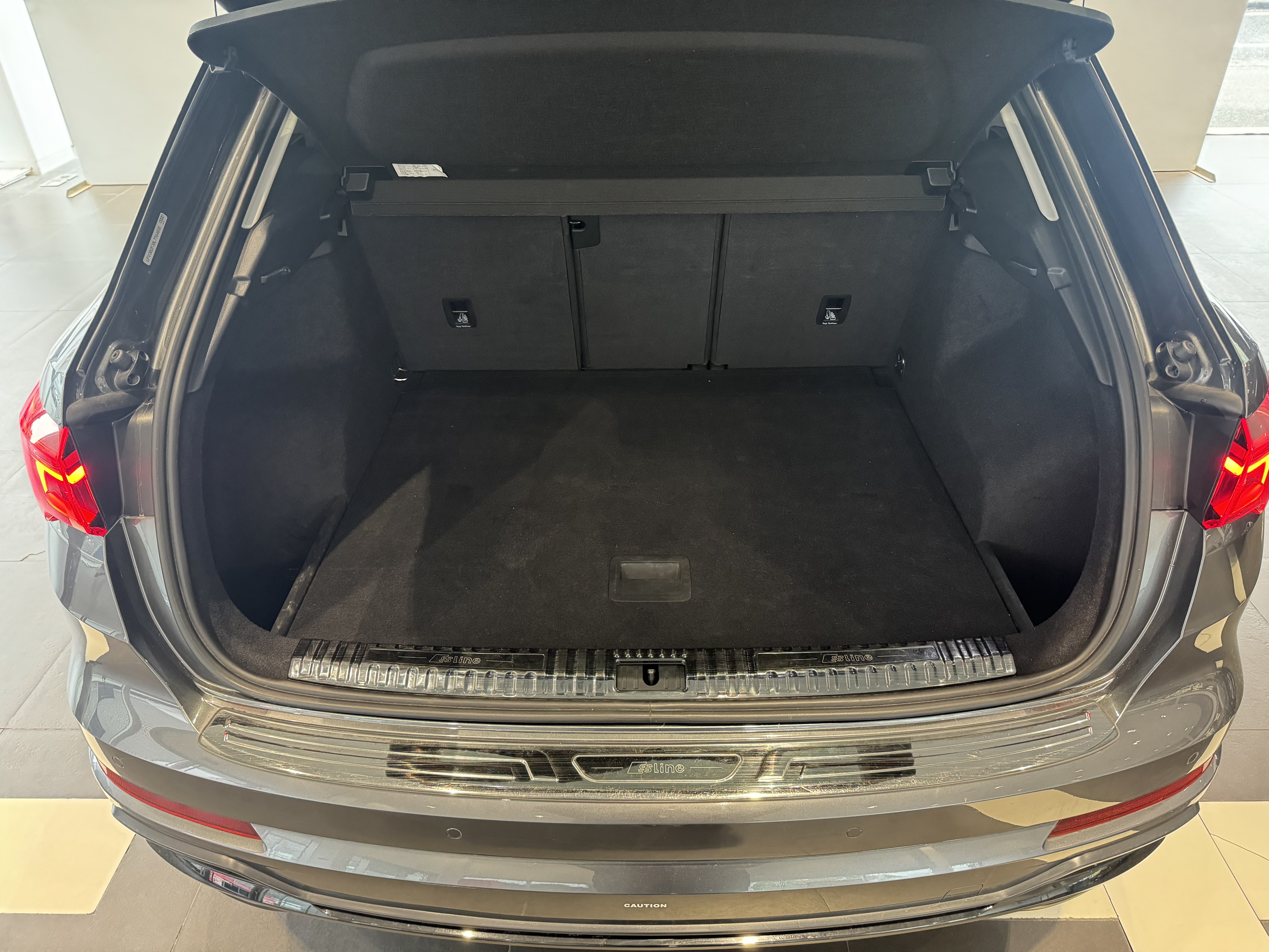 Audi Q3 2021 car image #8
