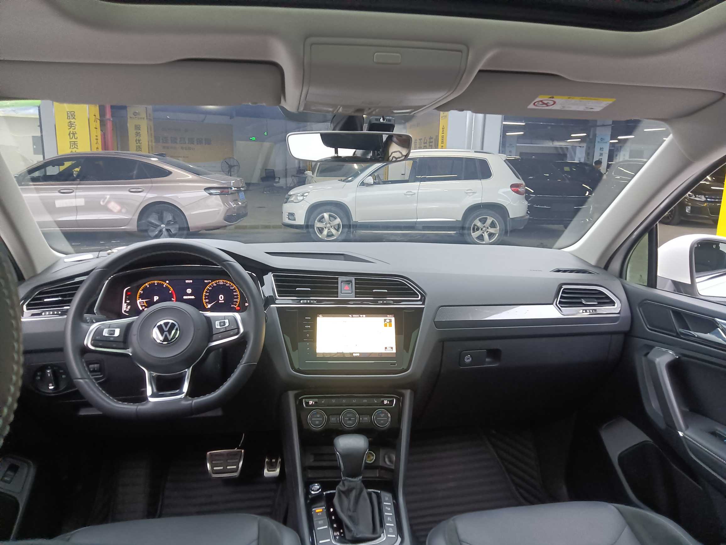 Volkswagen Tiguan L 2021 #8 Volkswagen Tiguan L 2021 car image #8
