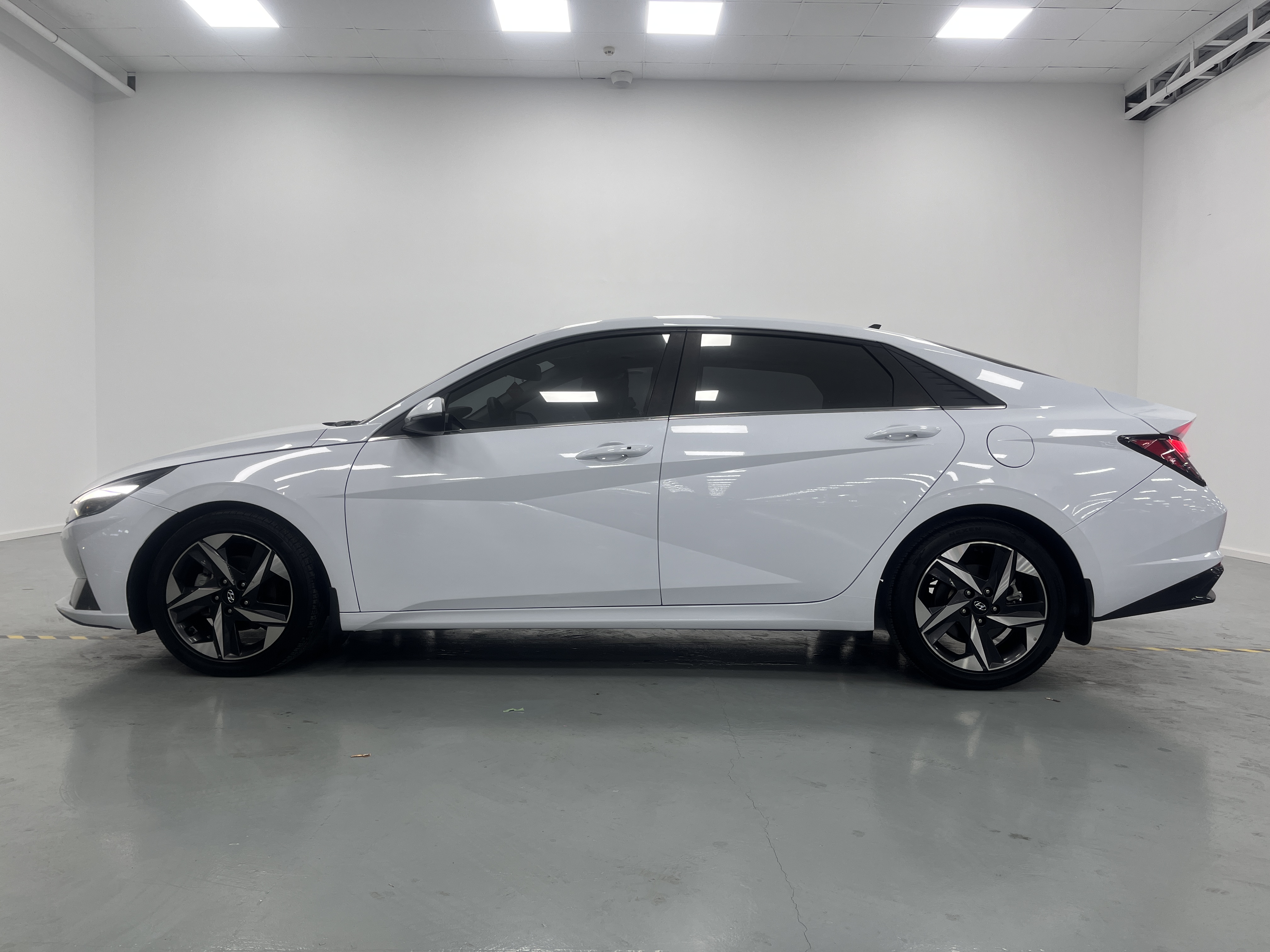 Hyundai Elantra 2021 immagine di auto #8