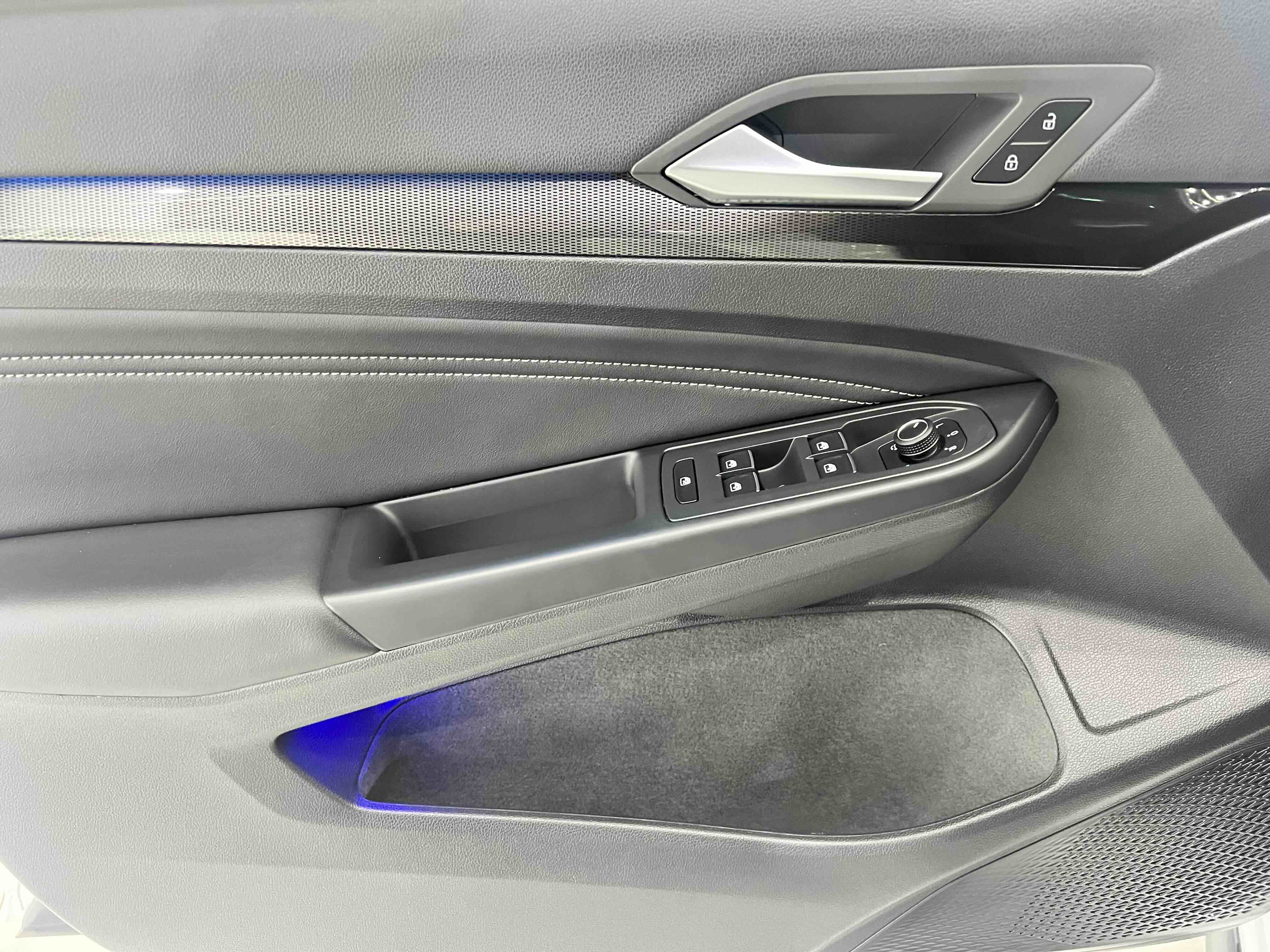 Volkswagen Golf 2022 car image #8