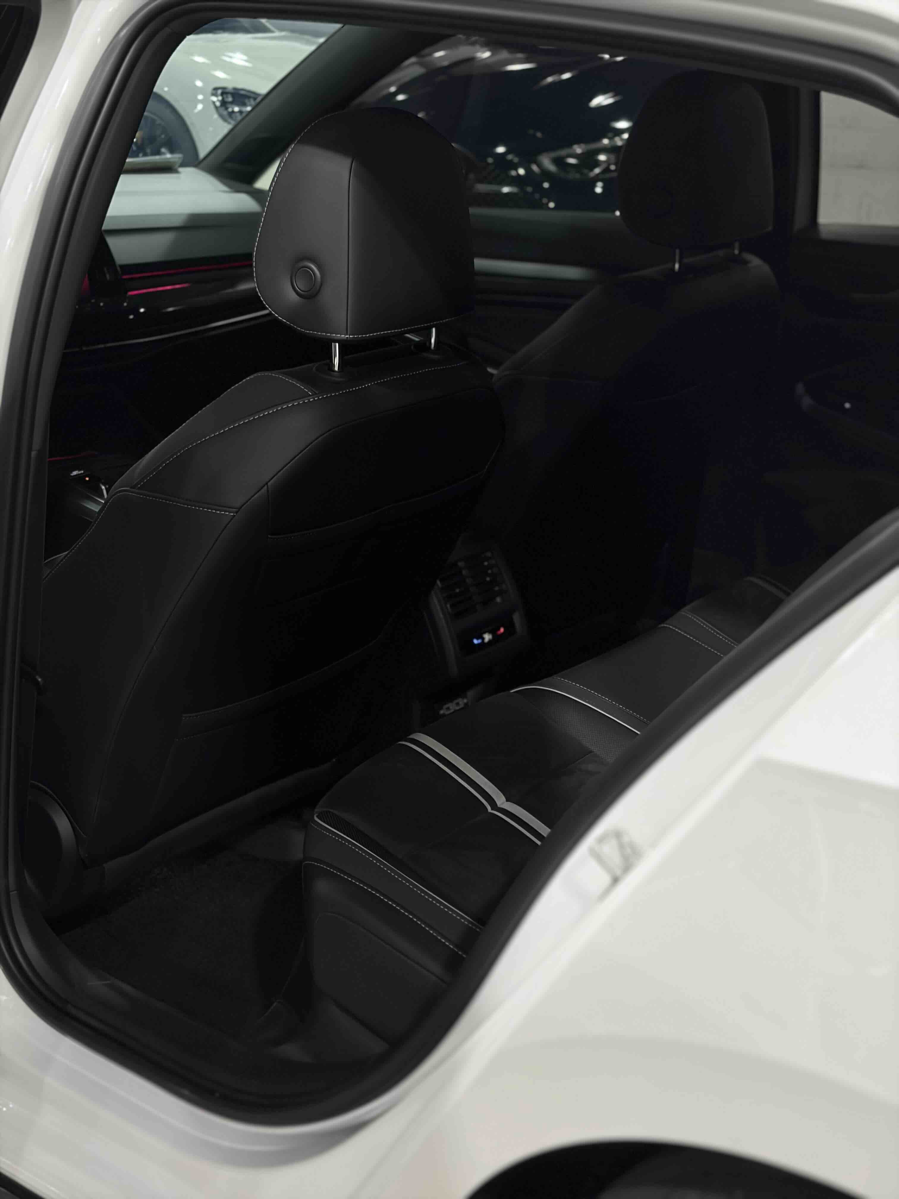 Volkswagen Golf 2024 car image #8