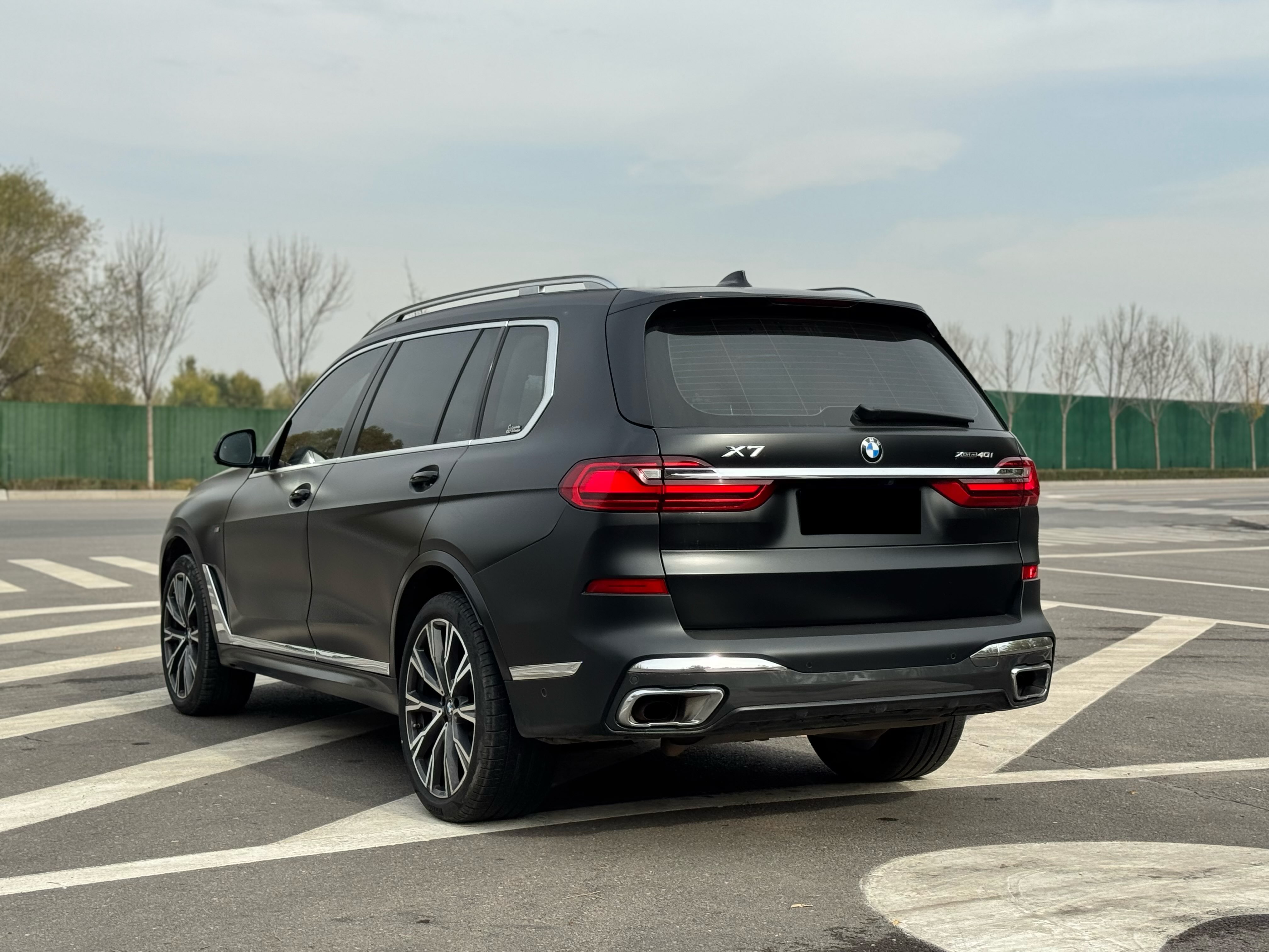BMW X7 M60i 2021 car image #8