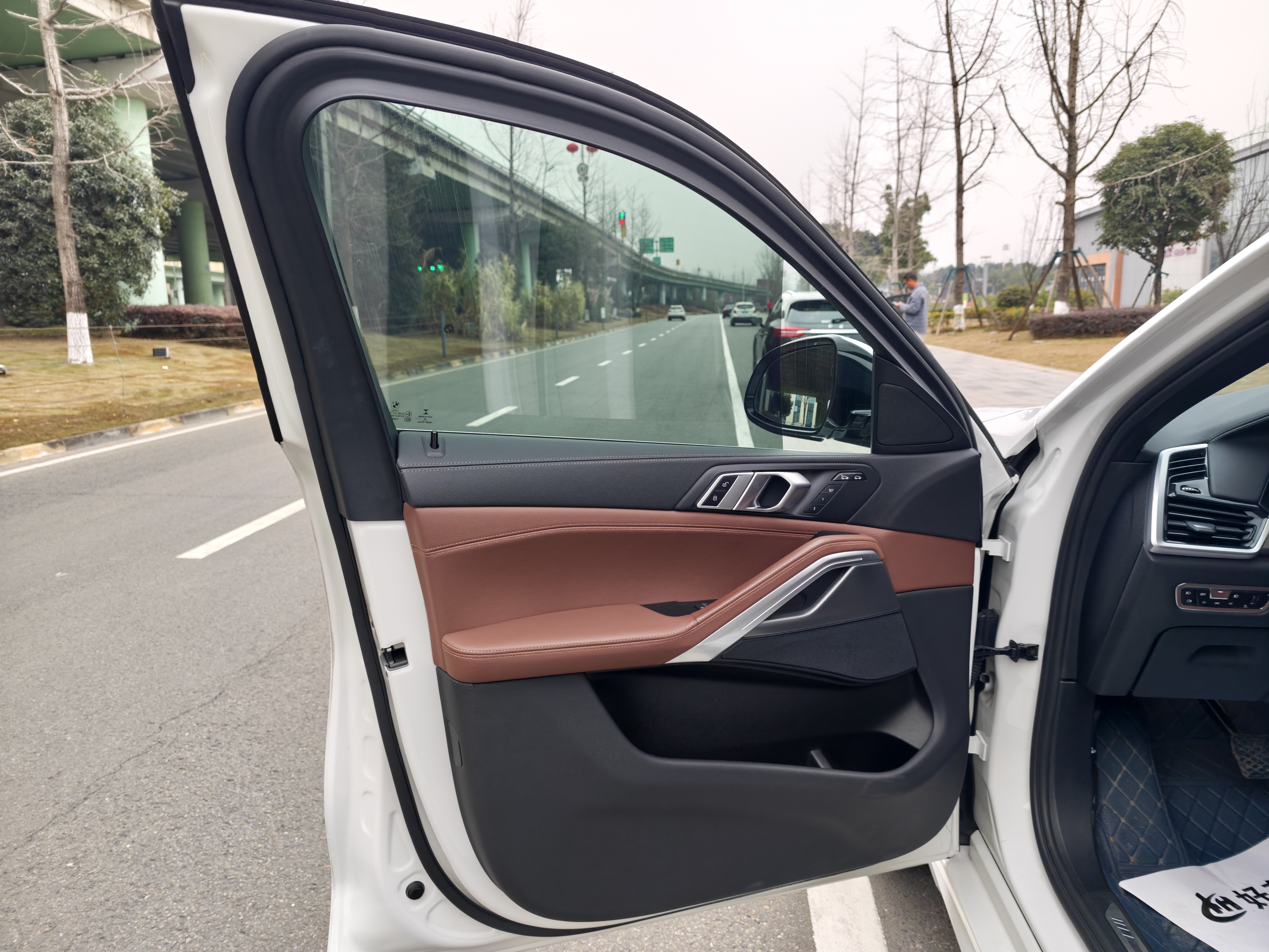 BMW X6 2021 car image #8