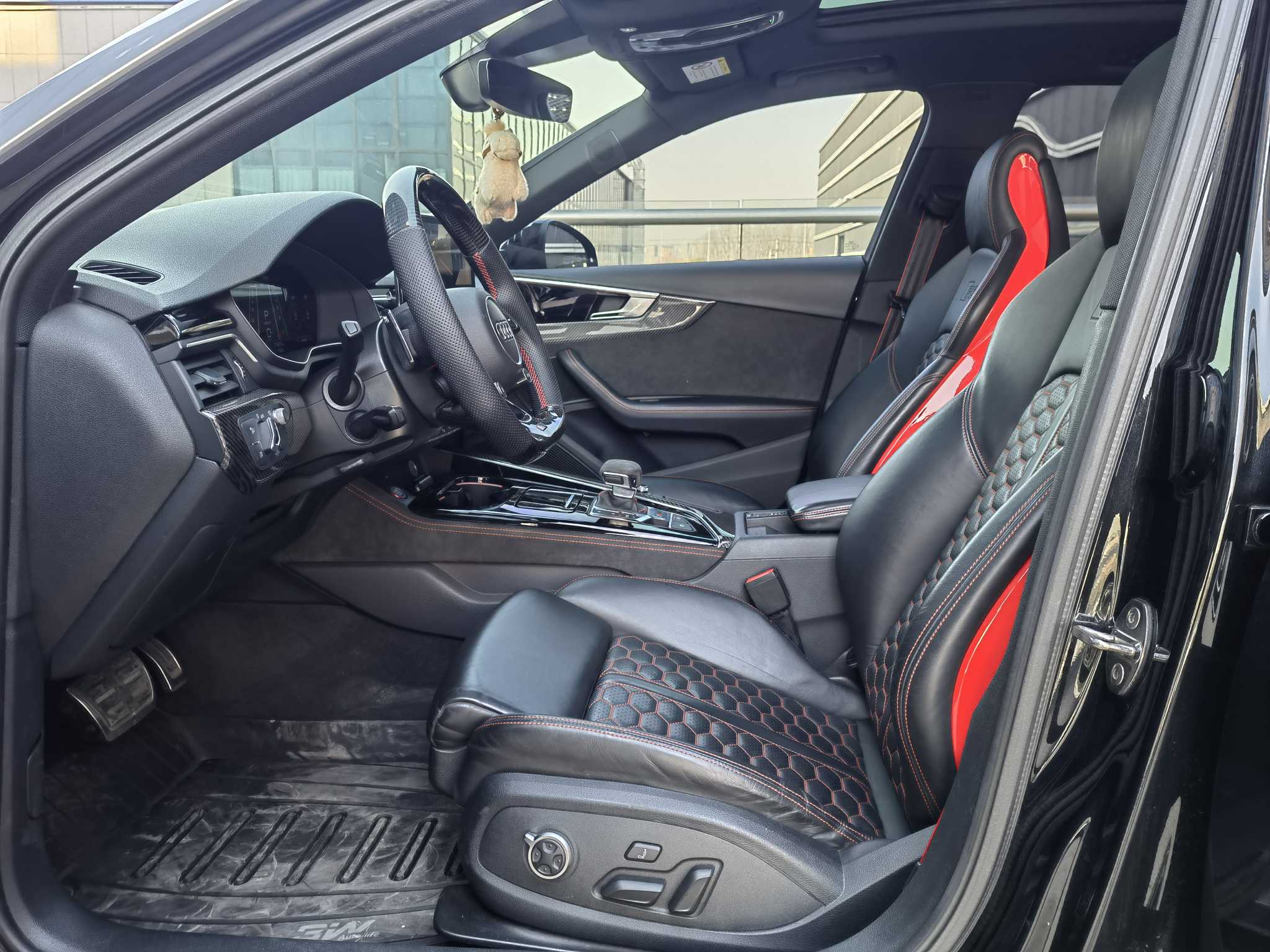 Audi RS 4 2021 car image #8