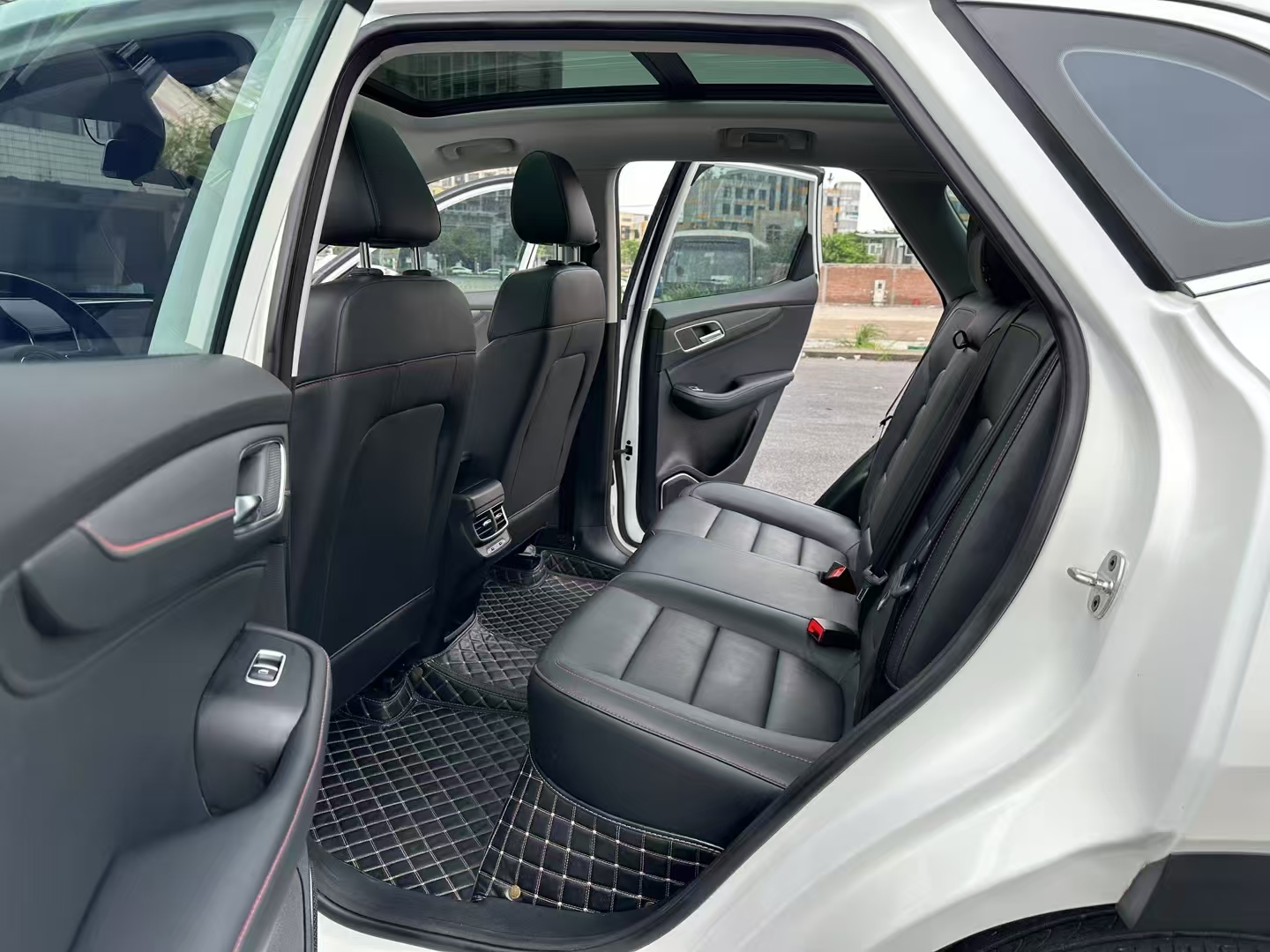 MG Pilot 2022 #8 MG Pilot 2022 car image #8