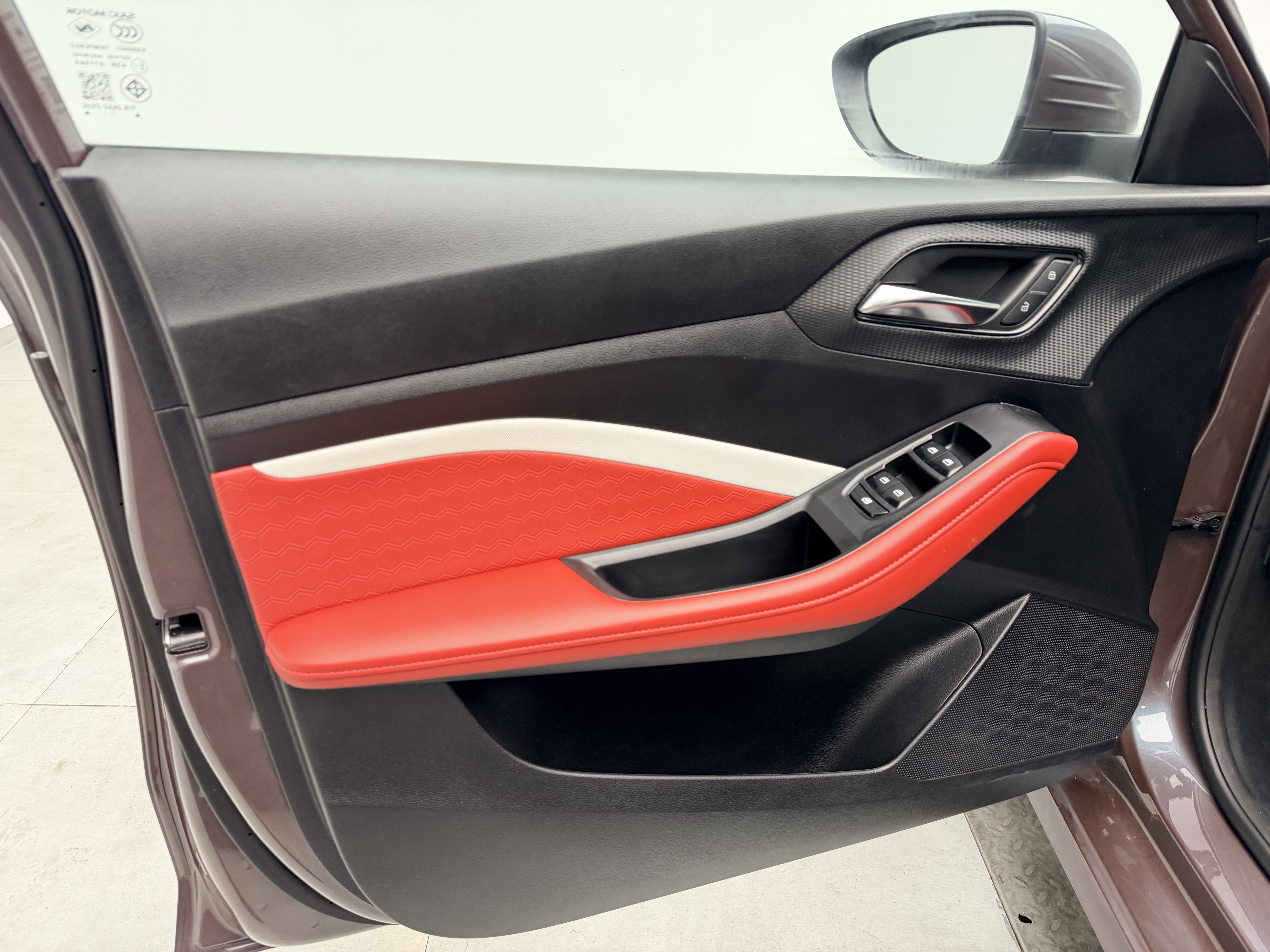 5 2022 immagine di auto #8