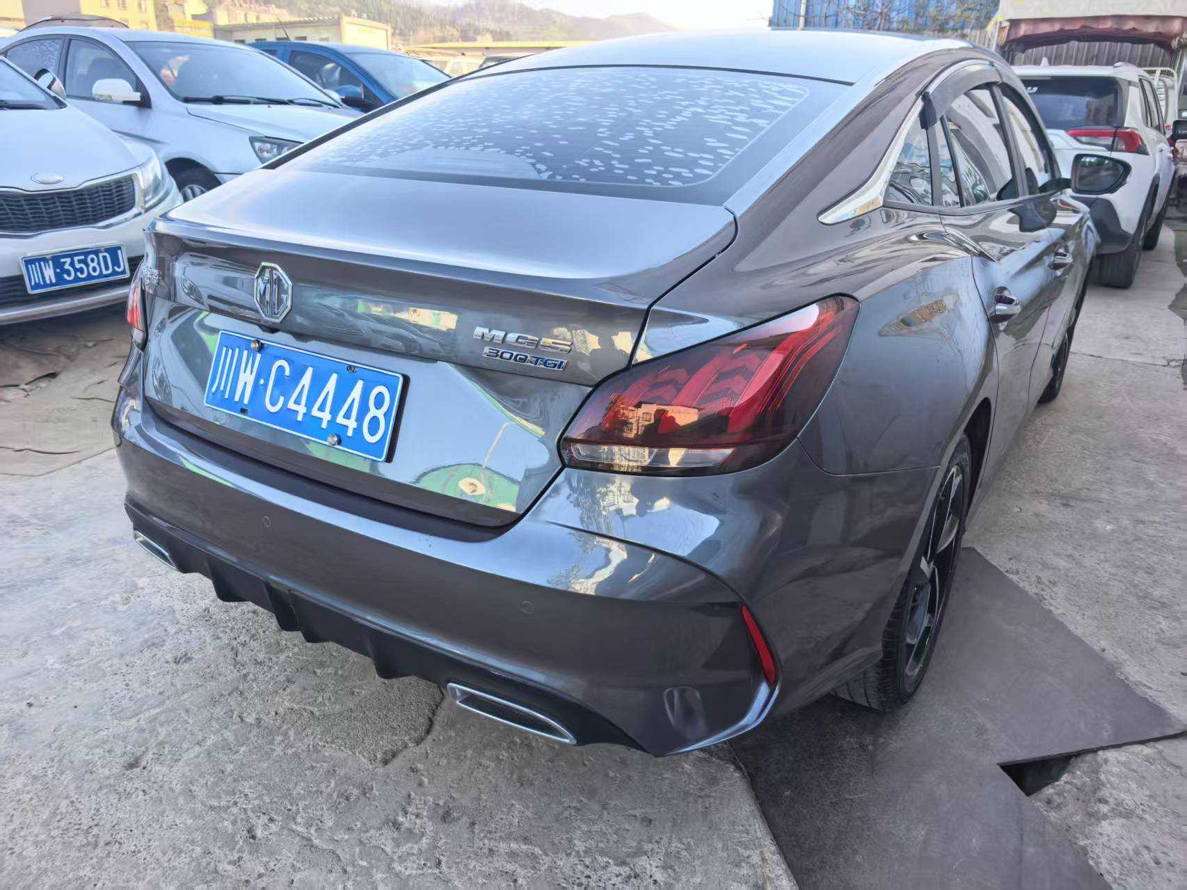 5 2022 car image #8