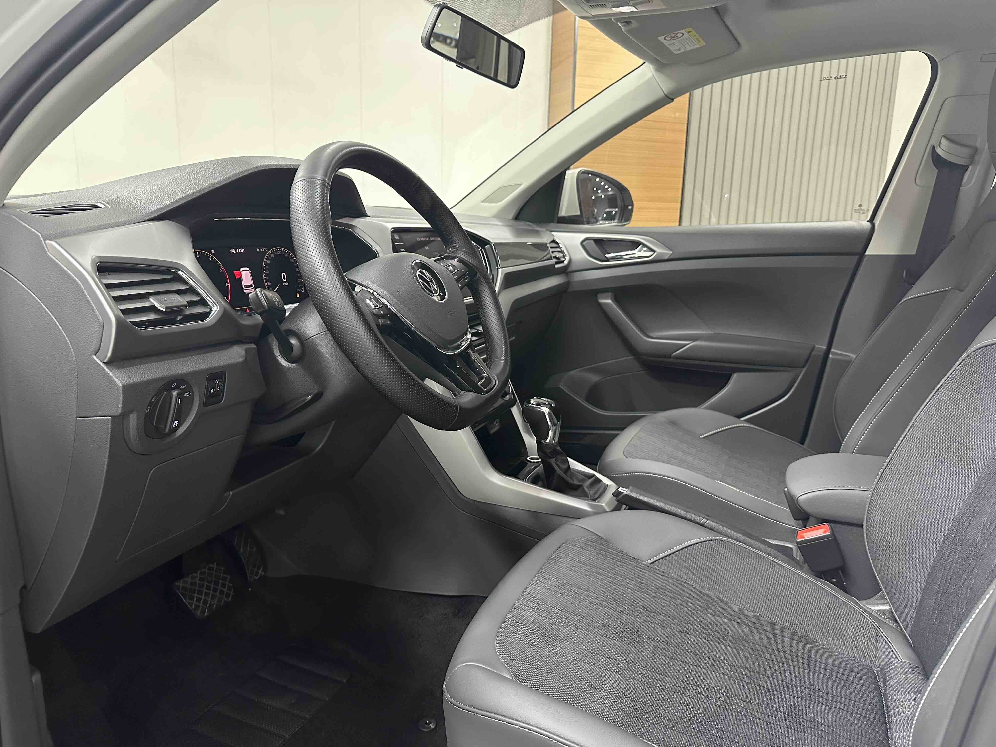 Volkswagen T-Cross 2021 car image #8