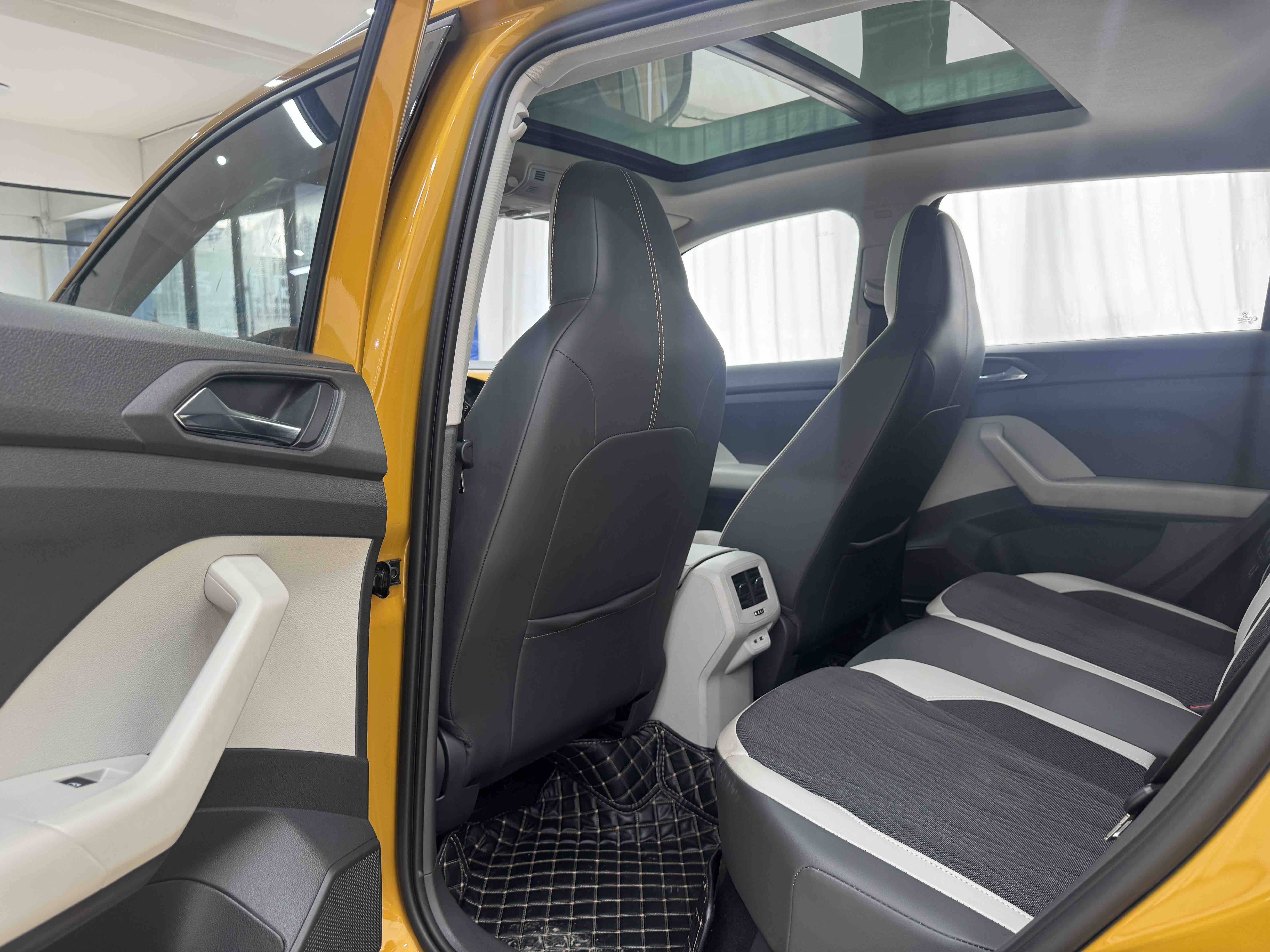 Volkswagen T-Cross 2021 car image #8