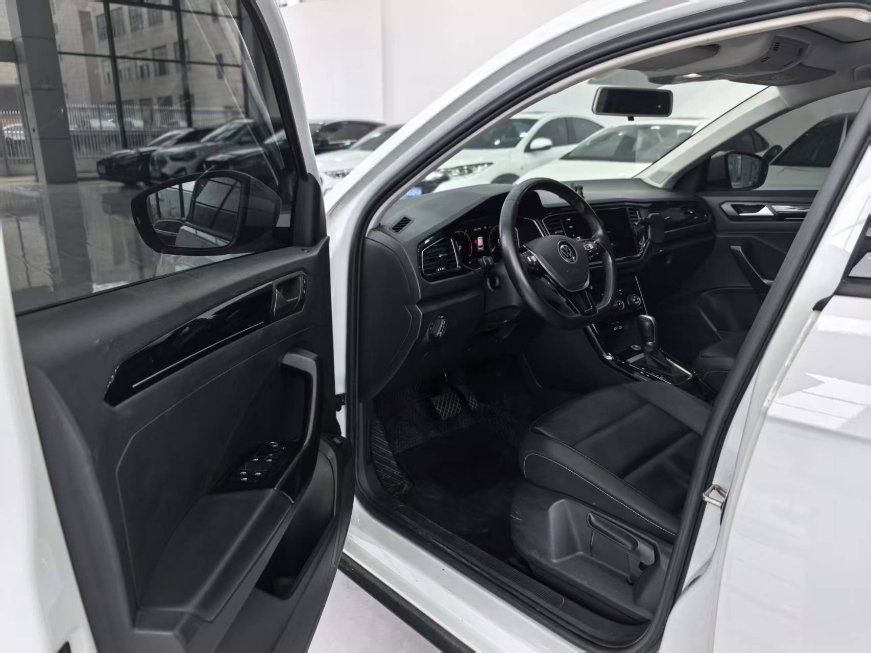 T-Roc 2022 car image #8