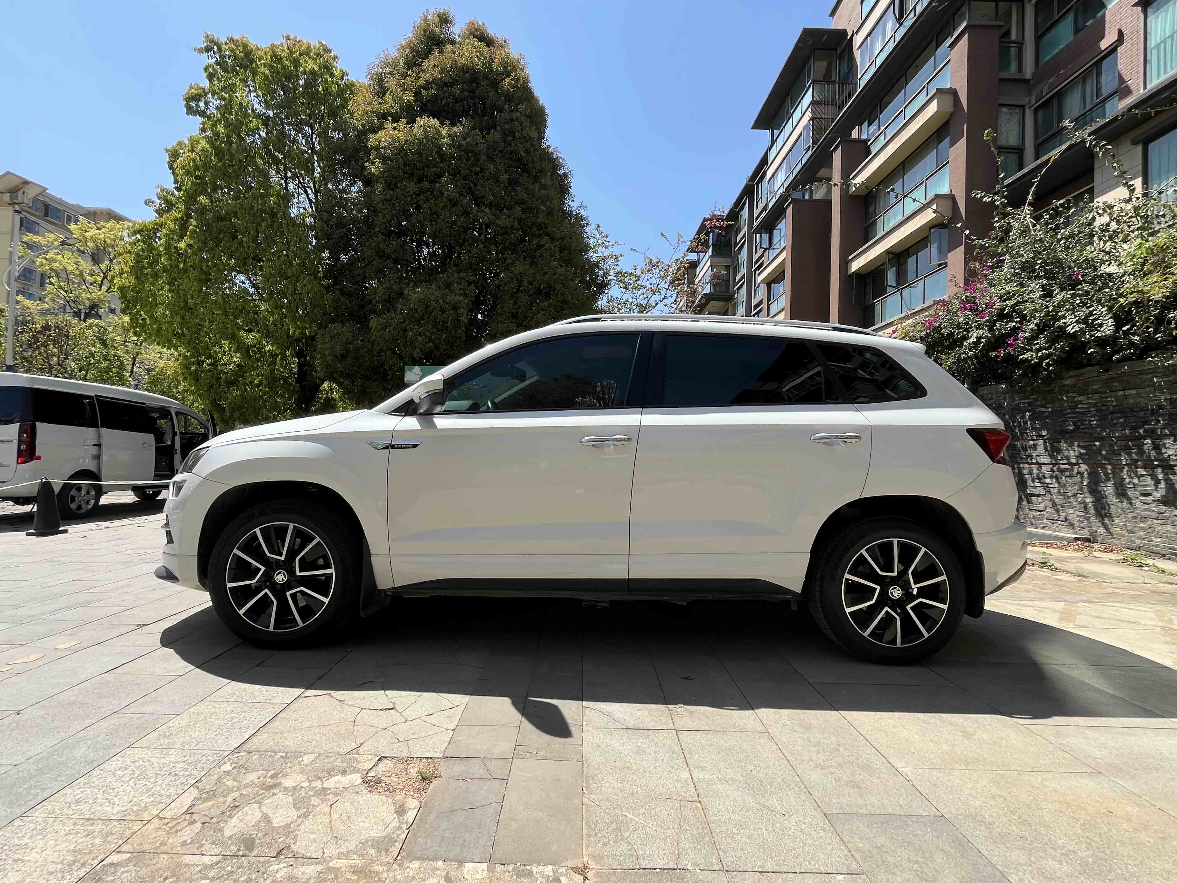 Skoda Karoq 2022 изображение автомобиля #8