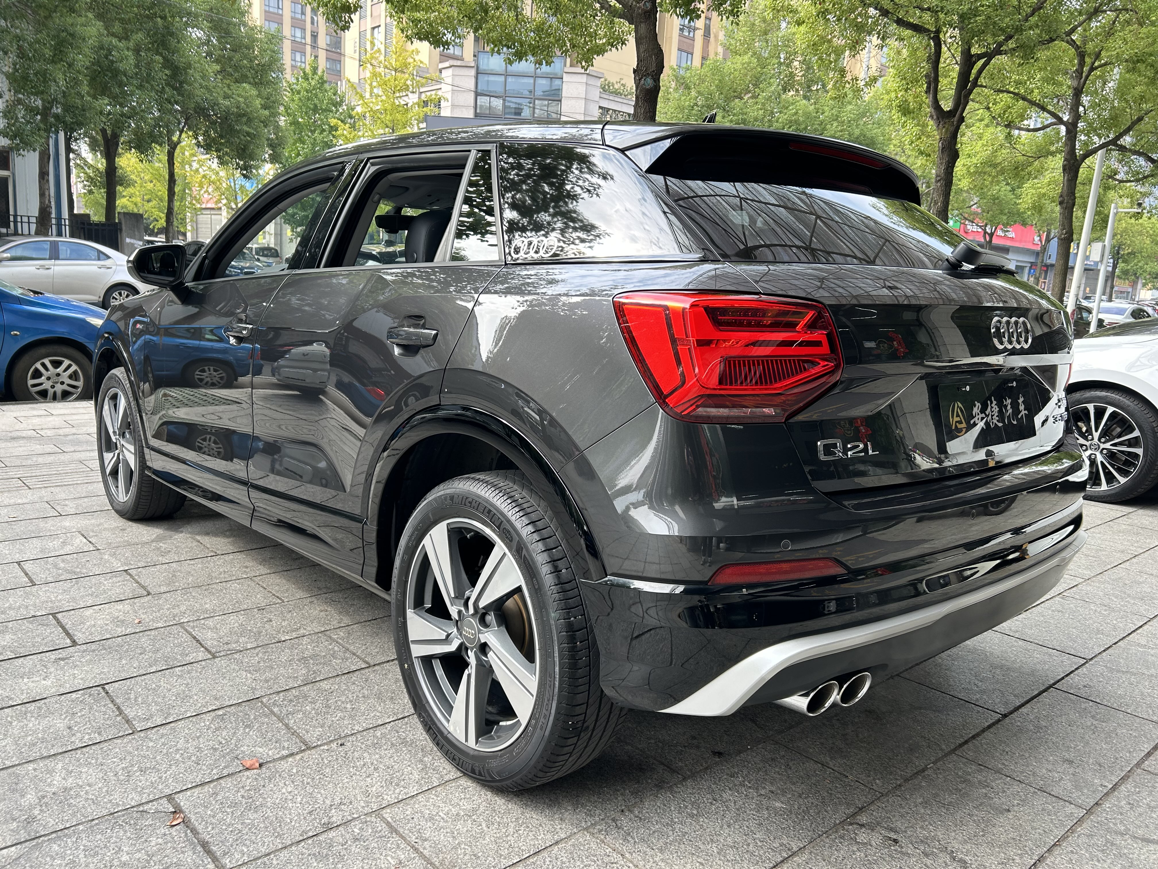 Audi Q2L 2021 car image #8