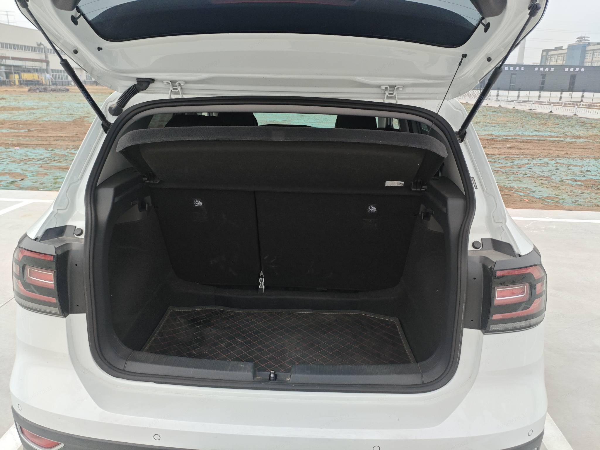 Tacqua 2022 car image #8