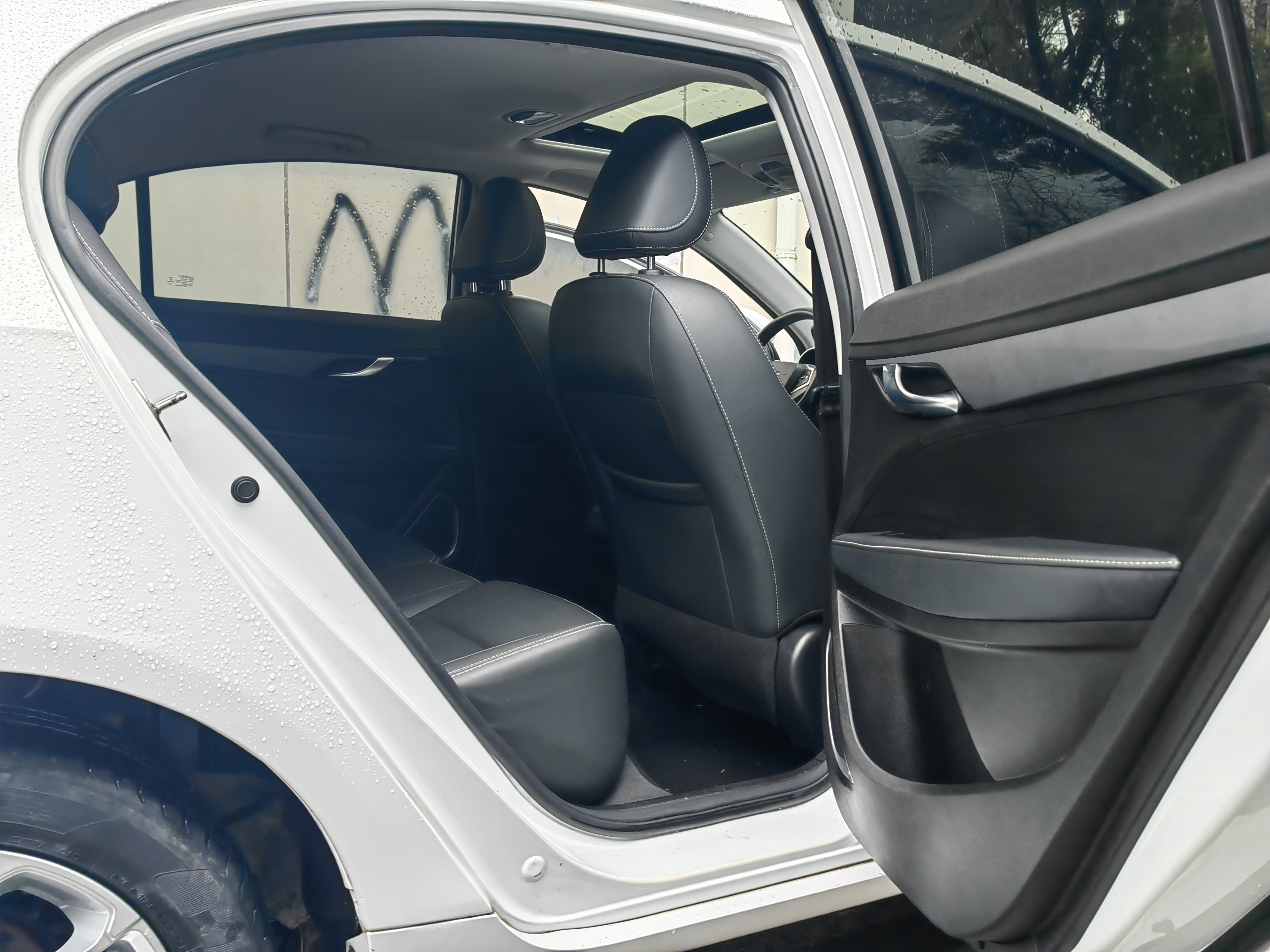 Emgrand 2021 car image #8