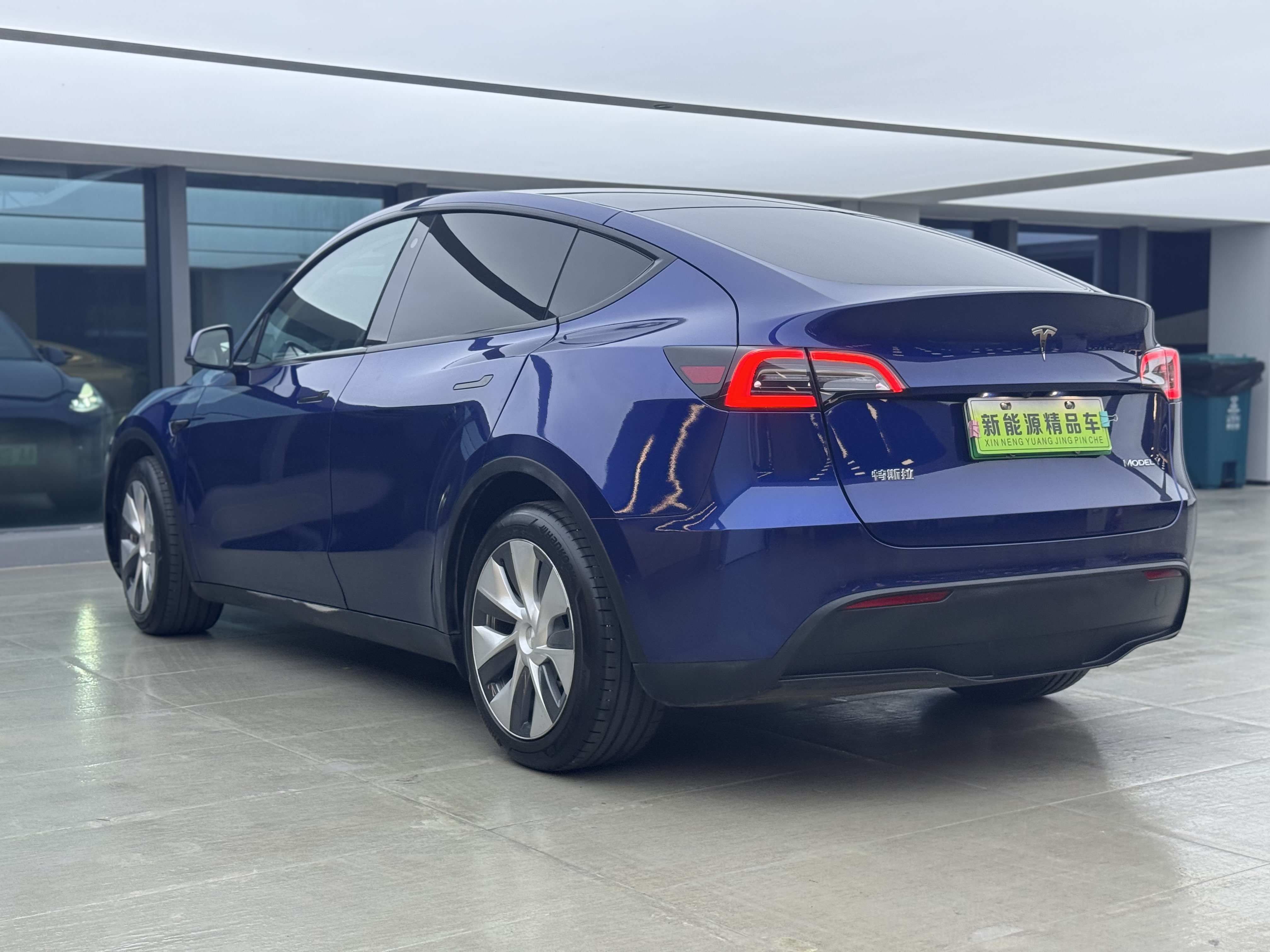 Tesla Model Y 2021 #8 Tesla Model Y 2021 car image #8