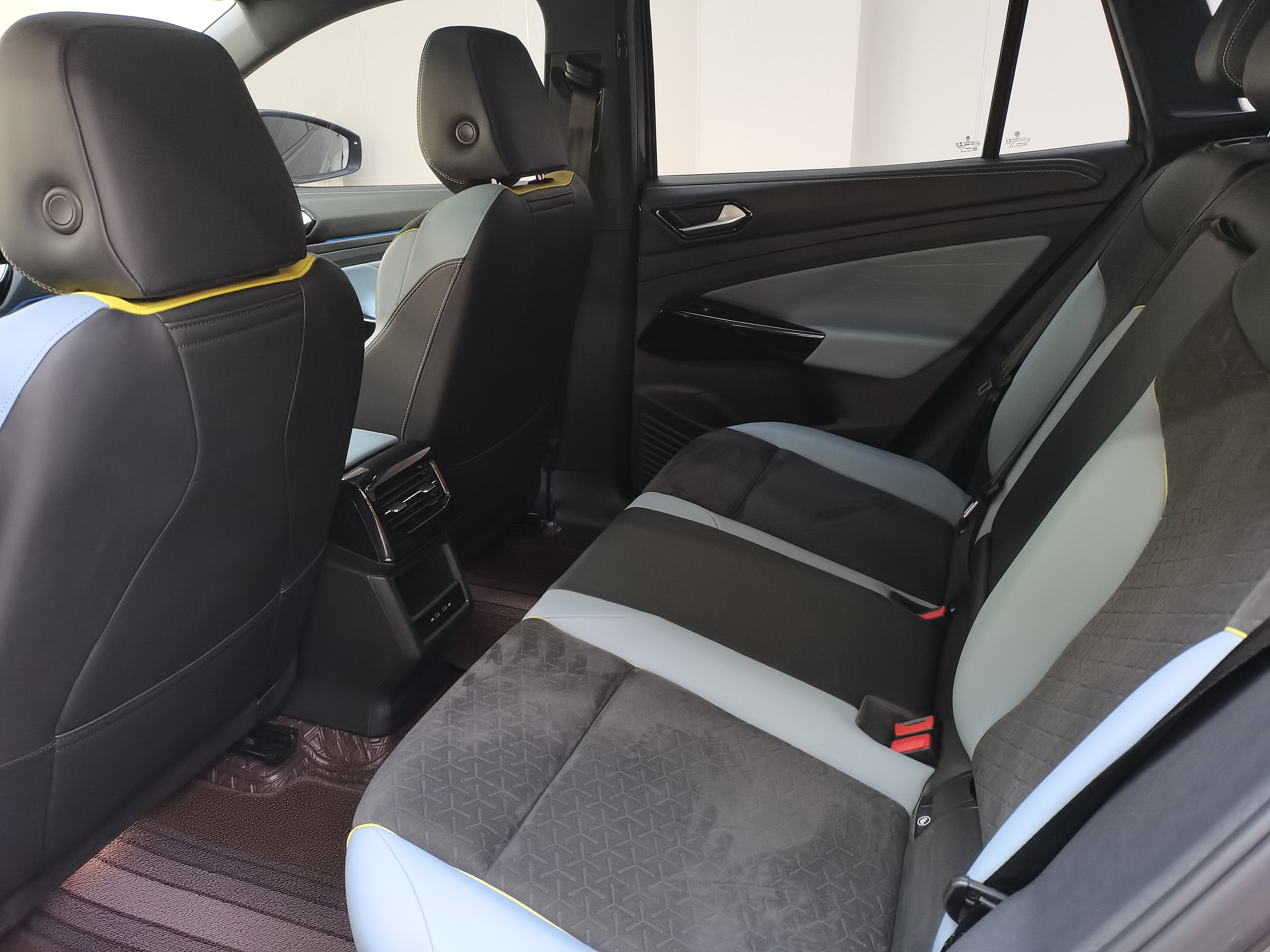 Volkswagen ID.4 X 2021 immagine di auto #8