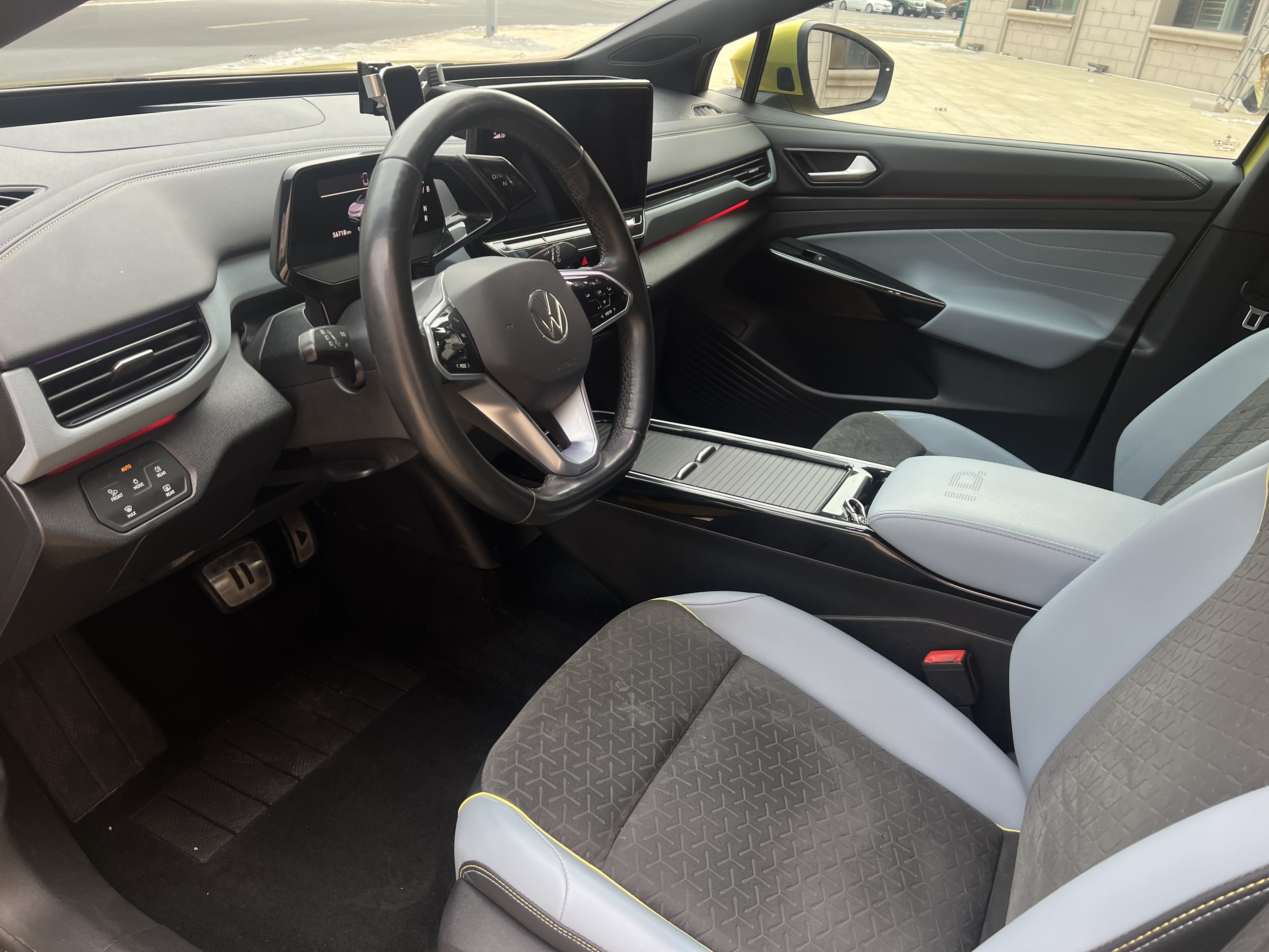 Volkswagen ID.4 X 2021 immagine di auto #8