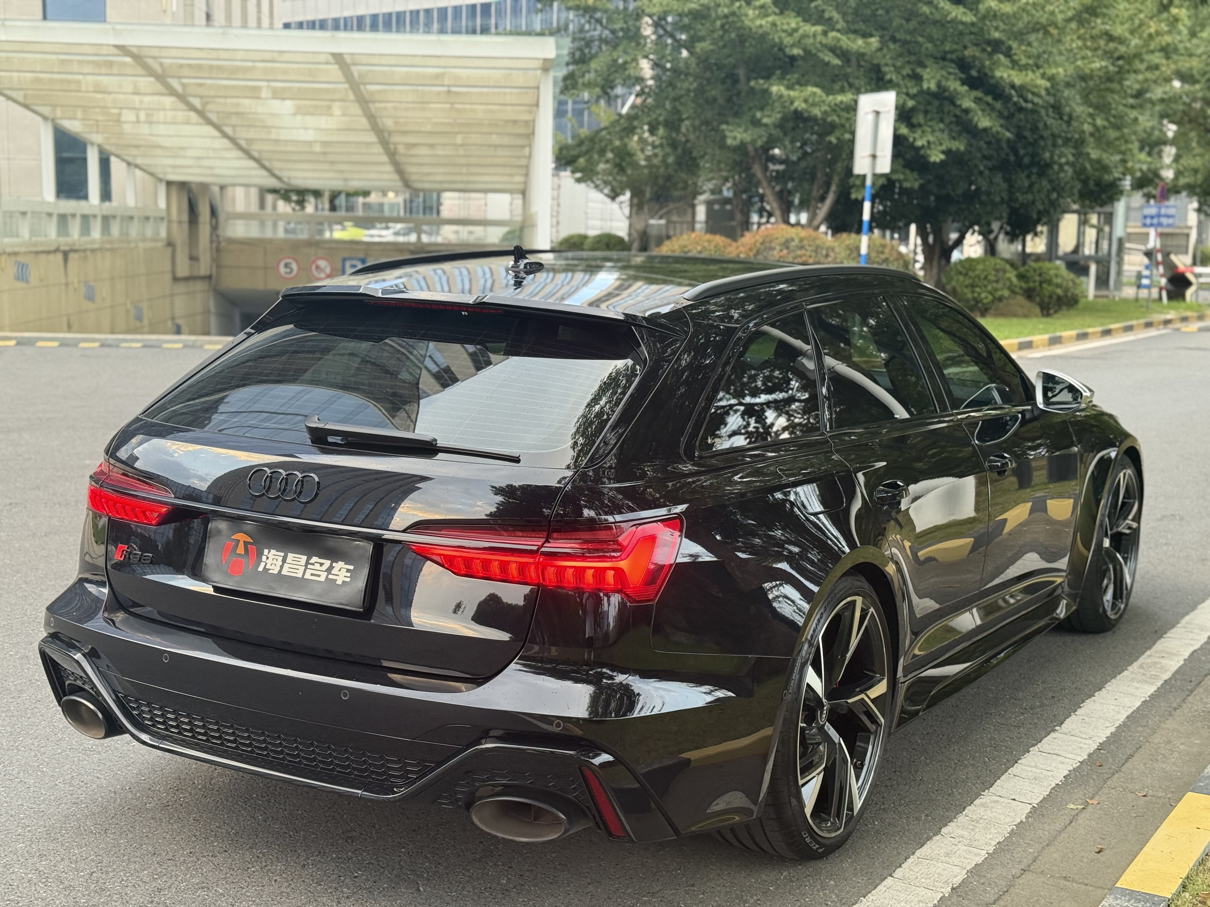 Audi RS 6 2021 car image #8