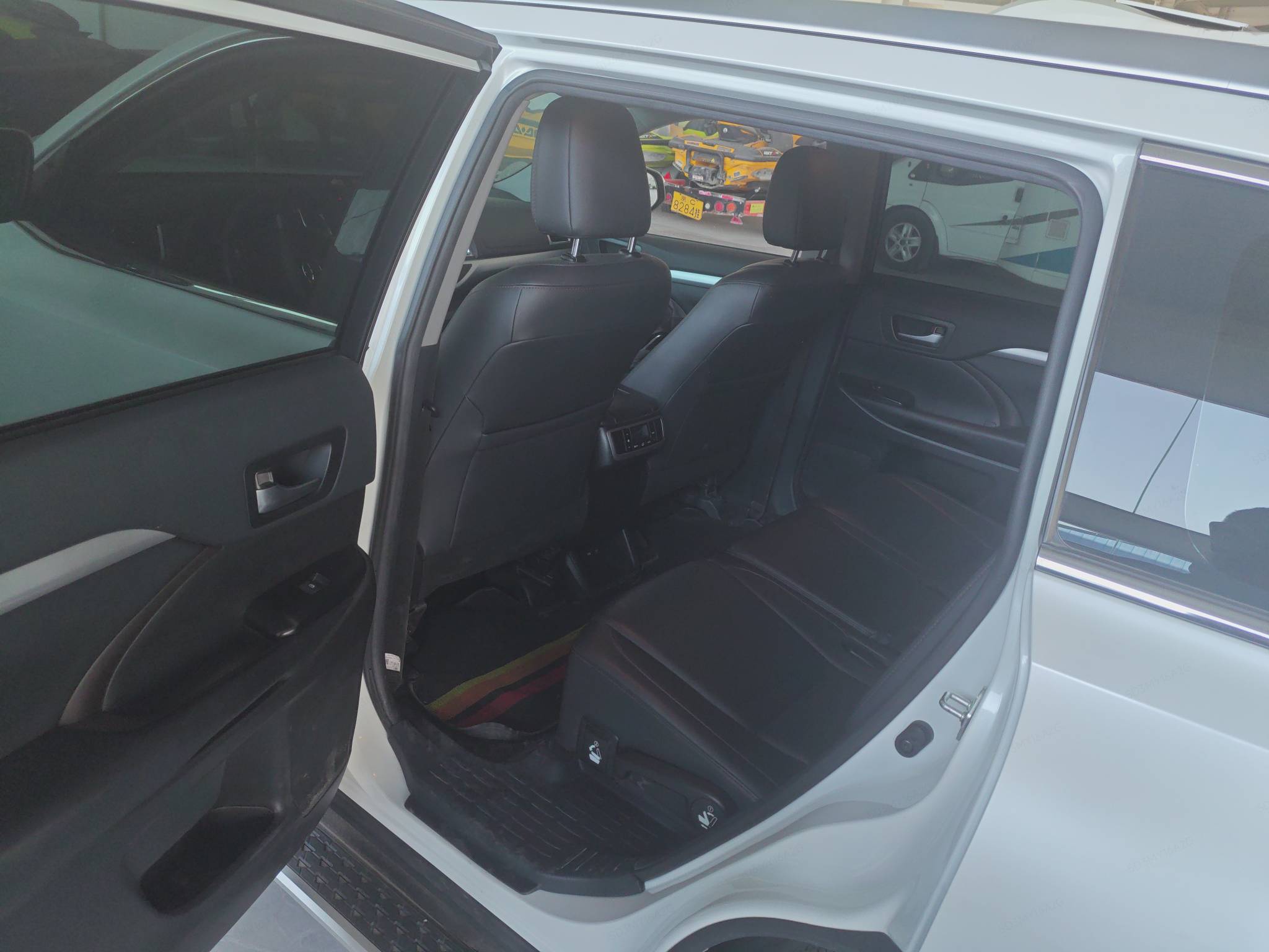 Toyota Highlander 2022 image de voiture #8