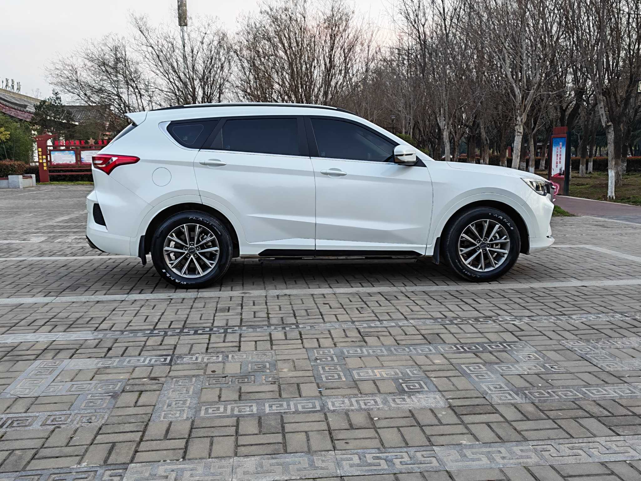 X70 2021 car image #8