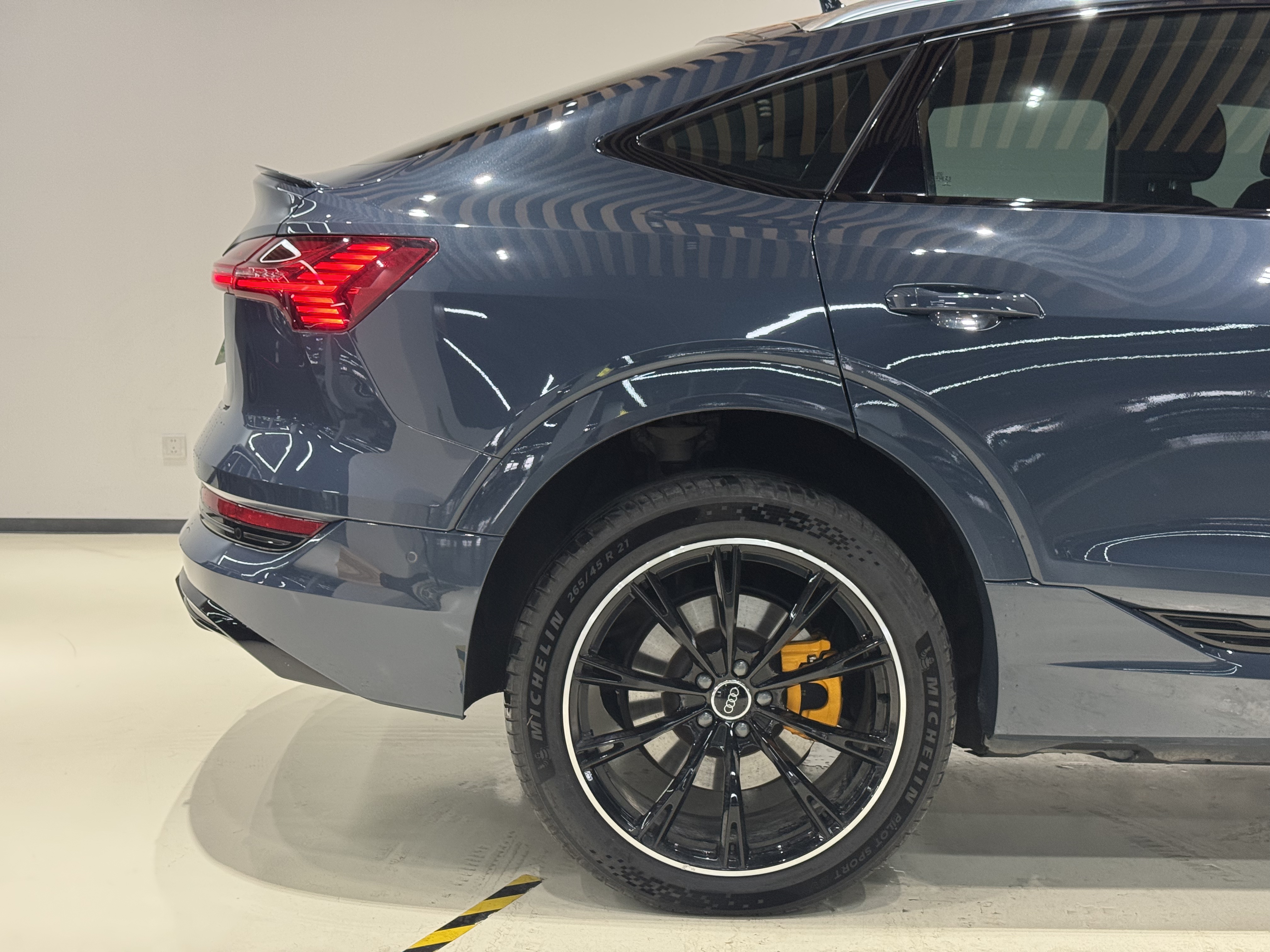 Audi e-tron (Imported) 2022 car image #8