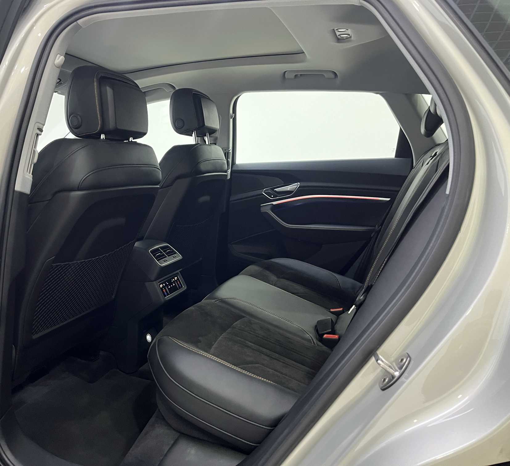 Audi e-tron 2022 car image #8